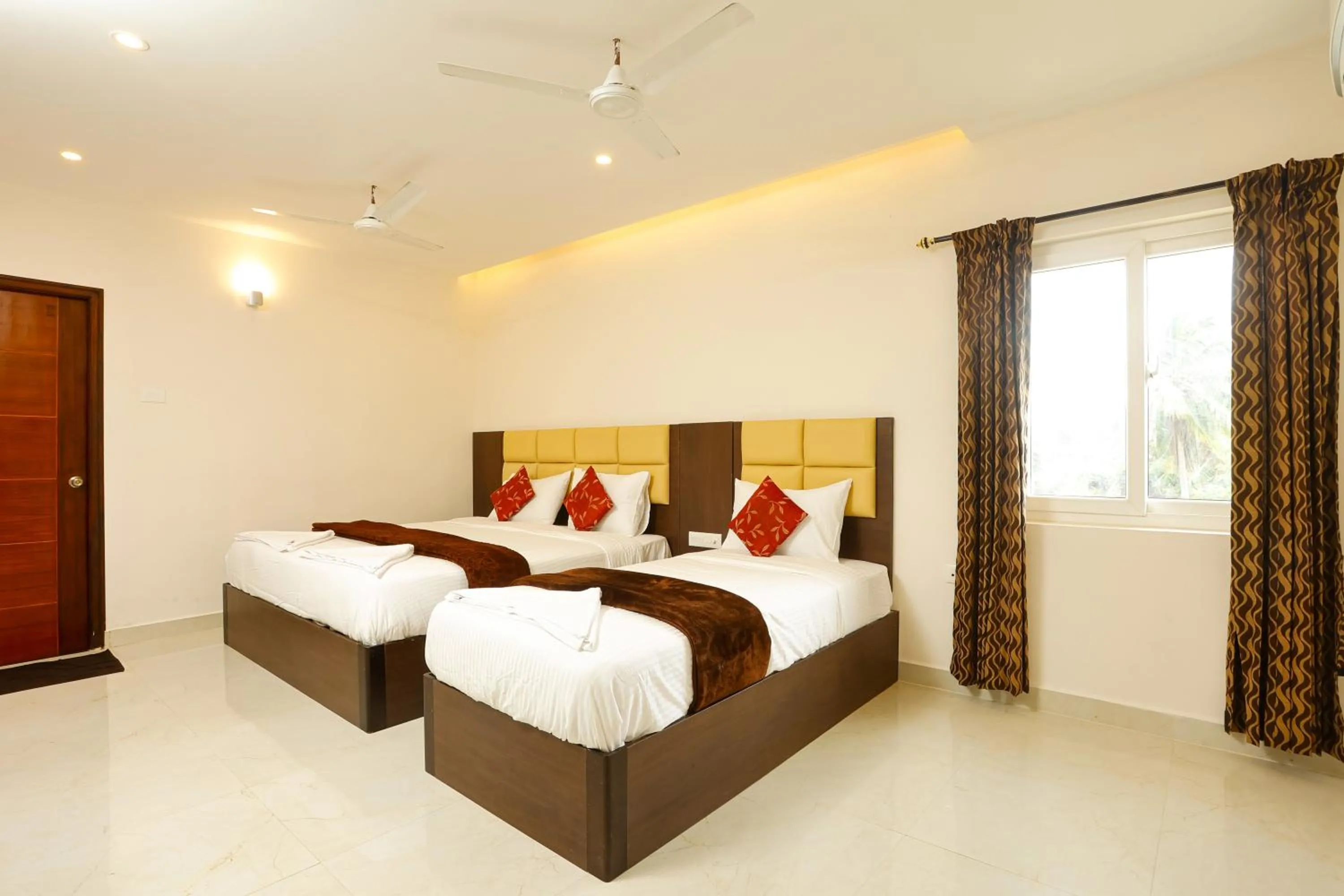 Bed in Rameswaram Harish Palace