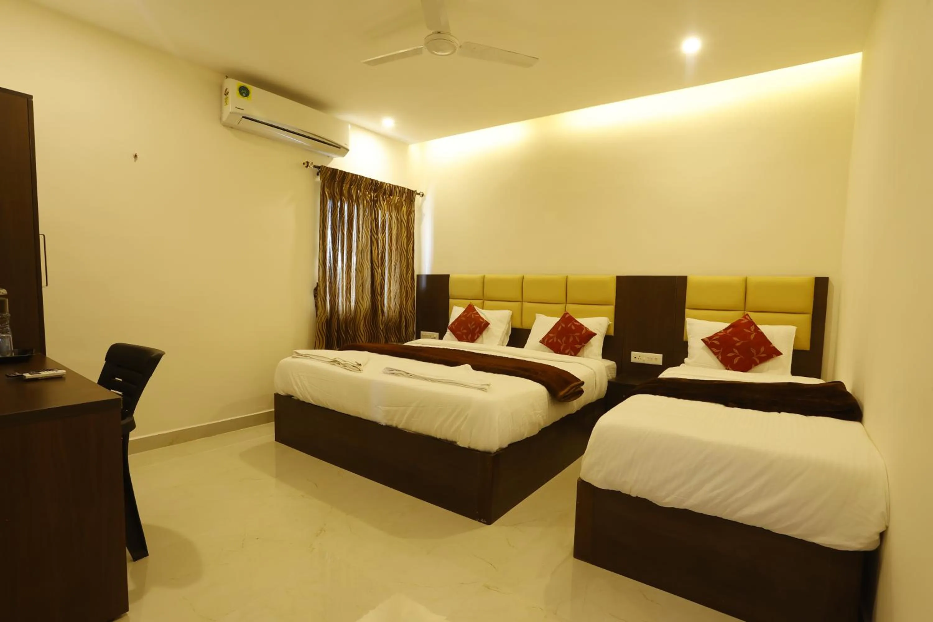 Bed in Rameswaram Harish Palace