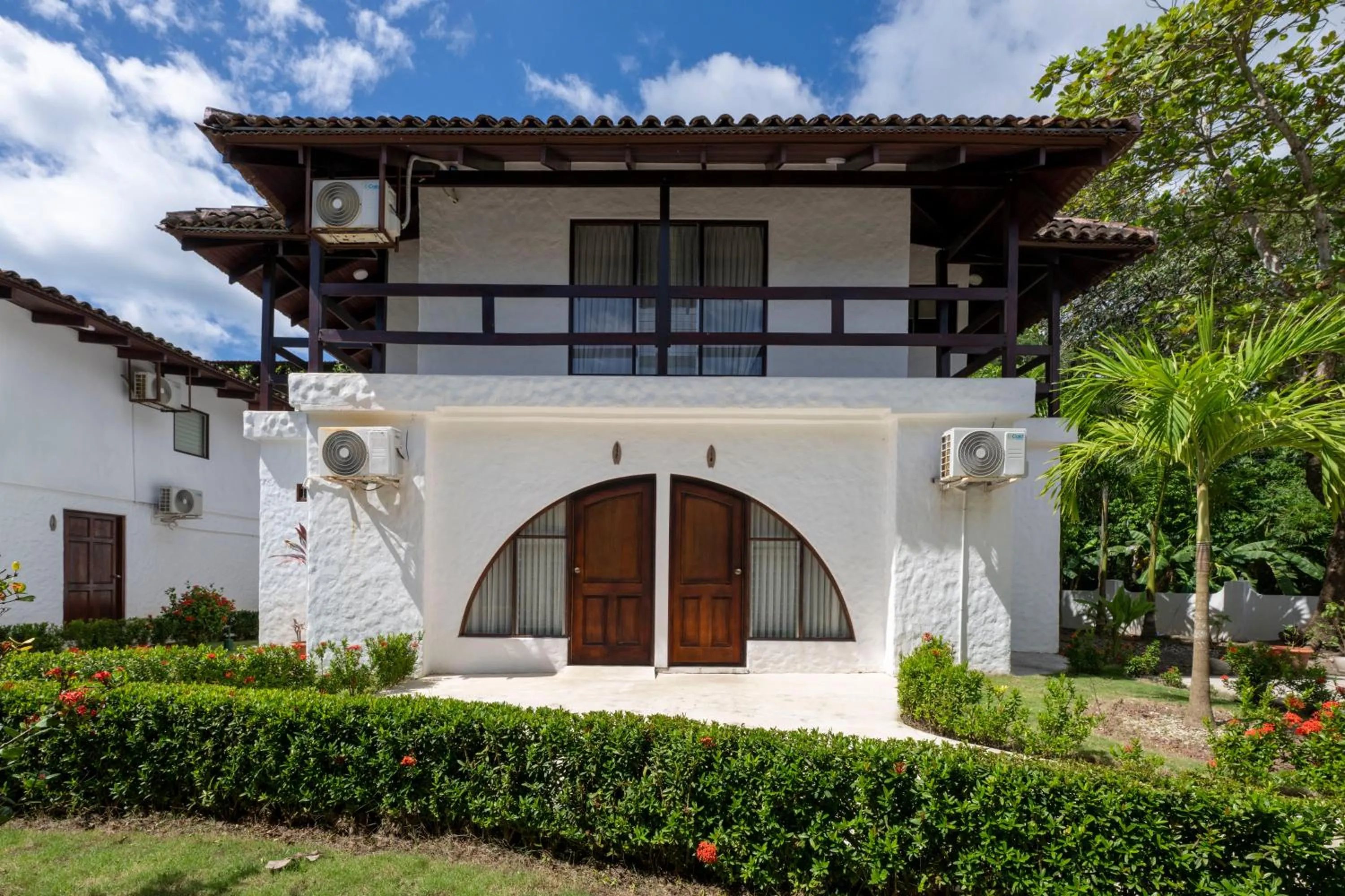 Property building in Fuego del Sol Beachfront Hotel