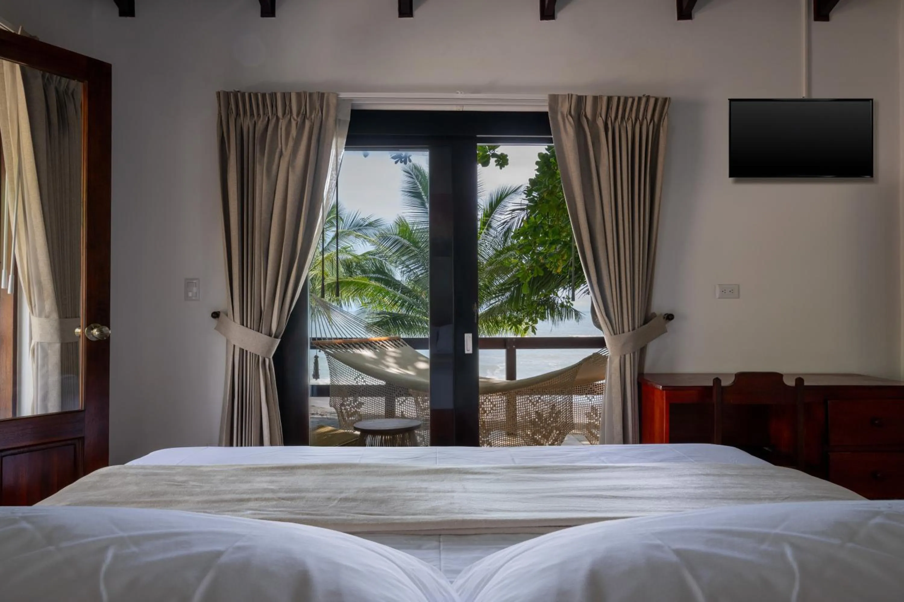 Balcony/Terrace, Bed in Fuego del Sol Beachfront Hotel