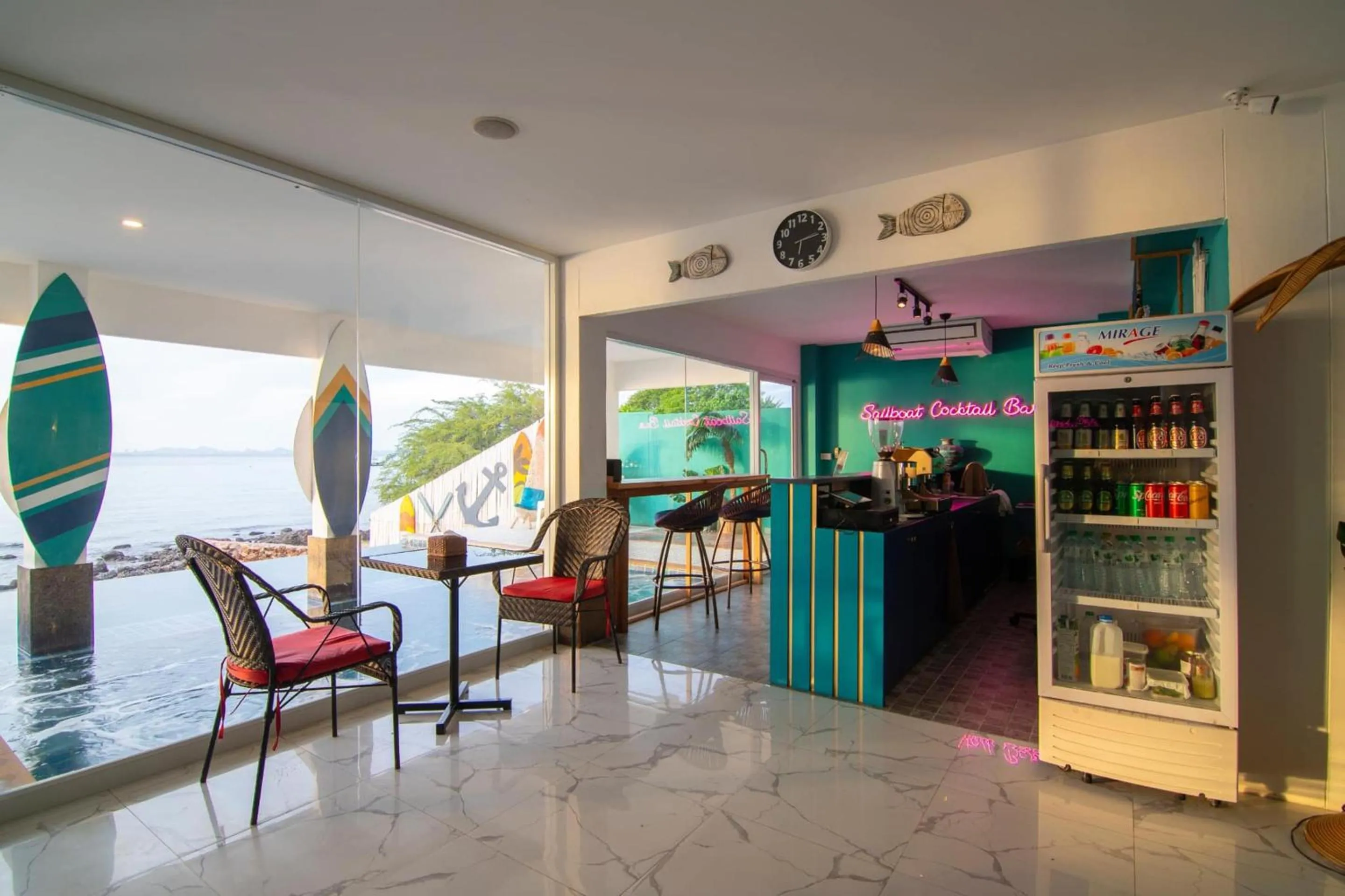 Restaurant/places to eat in Baan Sailboat Beach Kohlarn