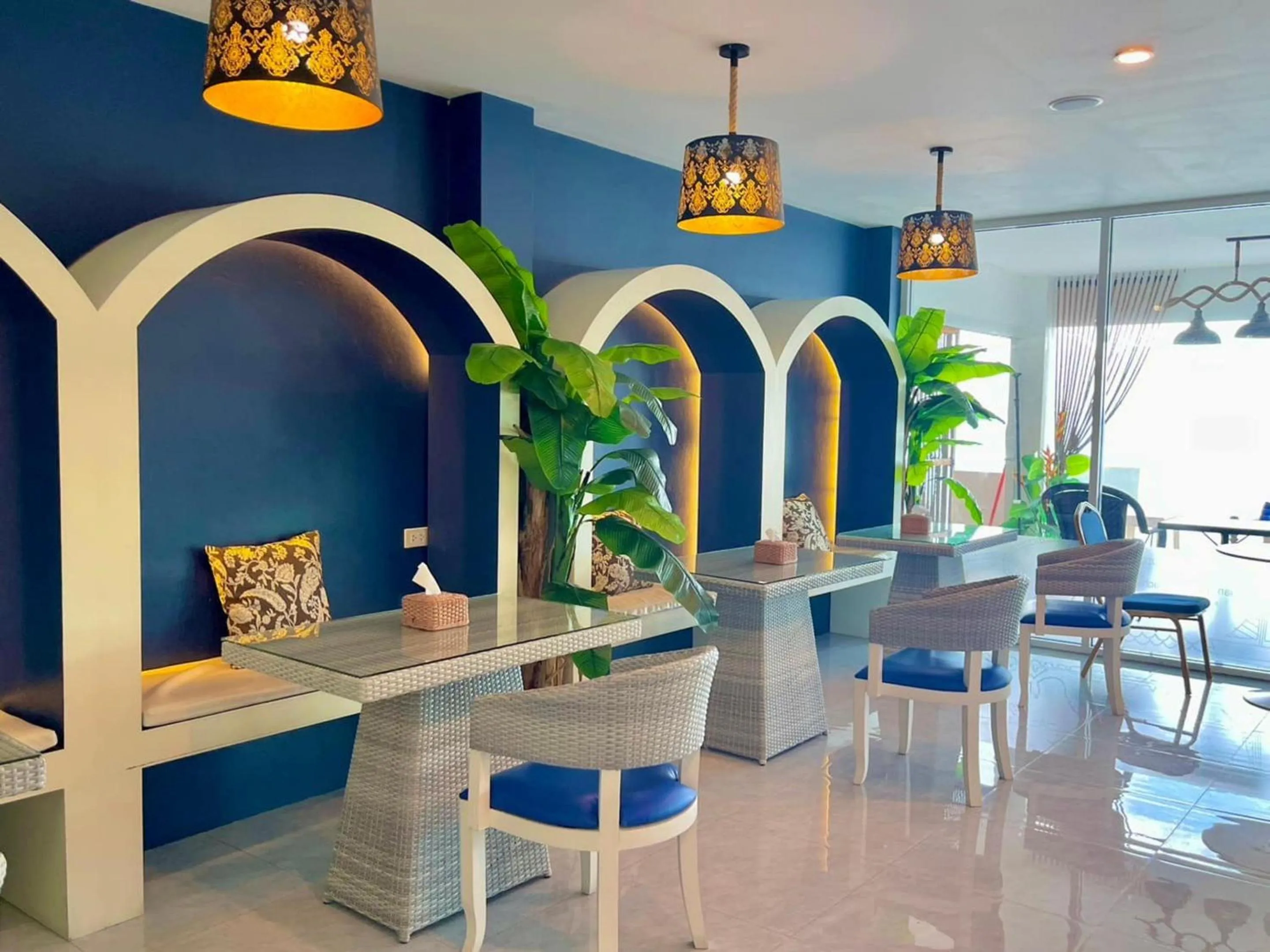 Restaurant/places to eat in Baan Sailboat Beach Kohlarn