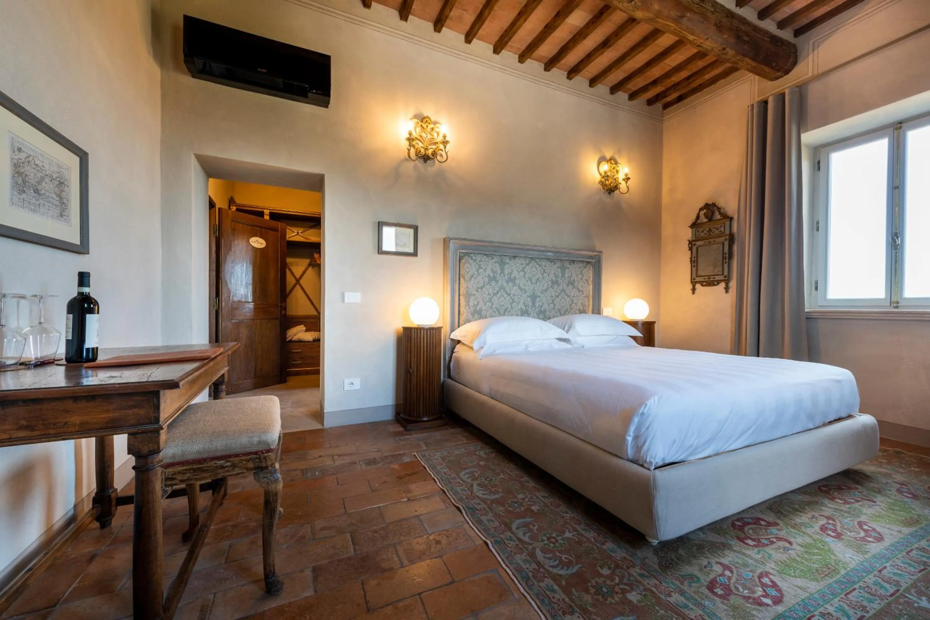 Bedroom, Bed in Villa Le Prata - Residenza del Vescovo - Cantina & Relais