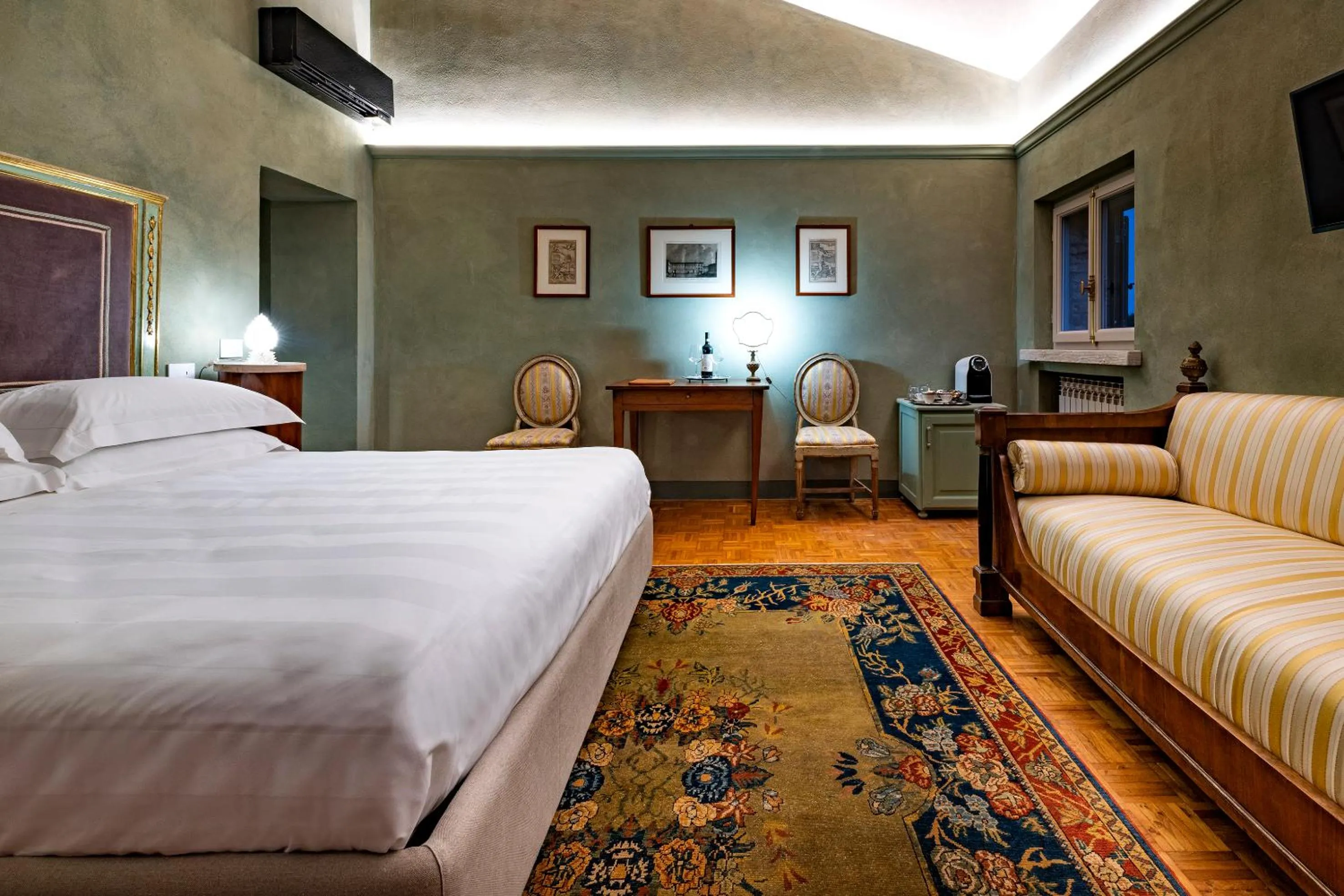 Bedroom, Bed in Villa Le Prata - Residenza del Vescovo - Cantina & Relais