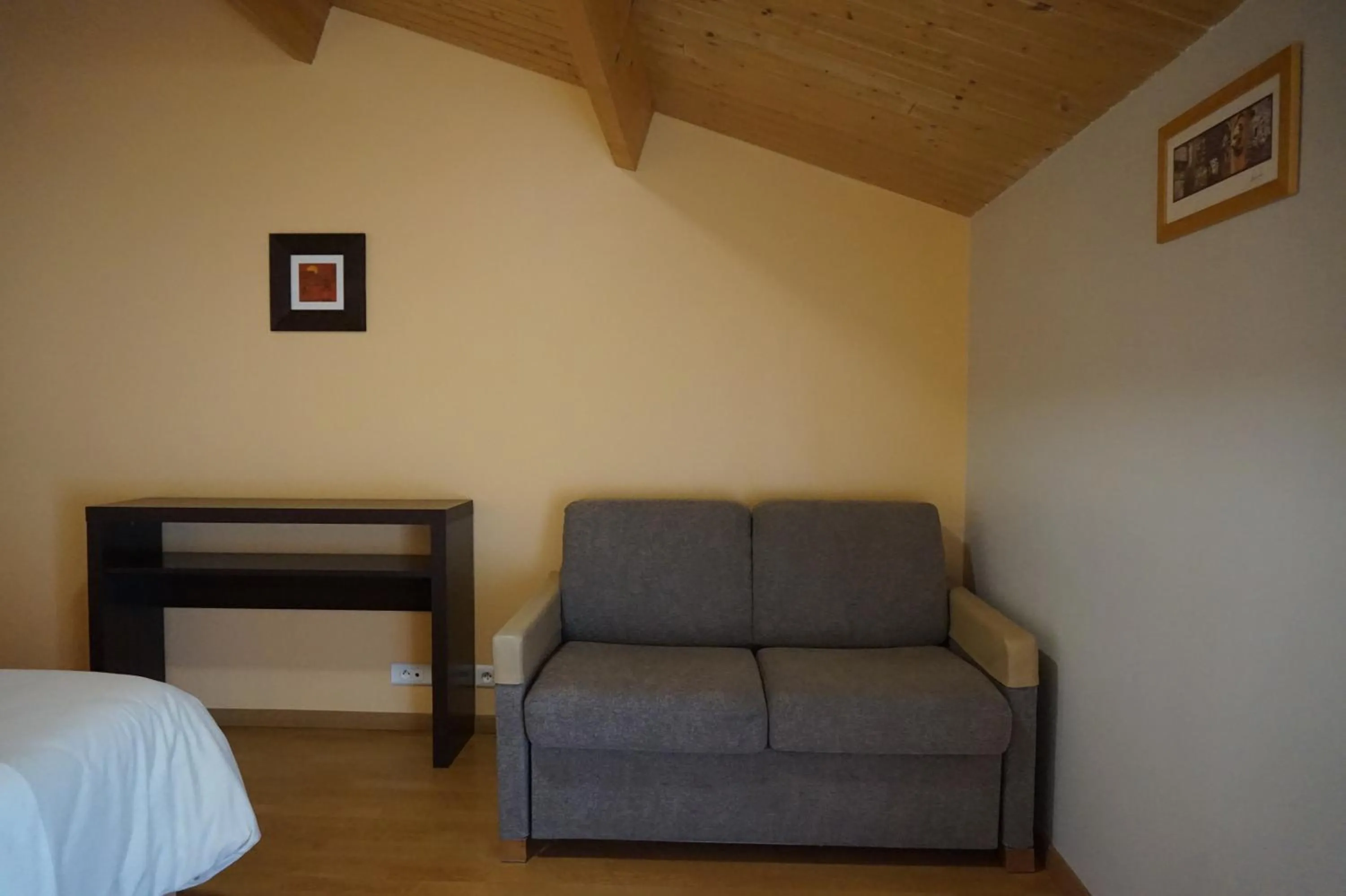Bed in Appartement La Rochelle
