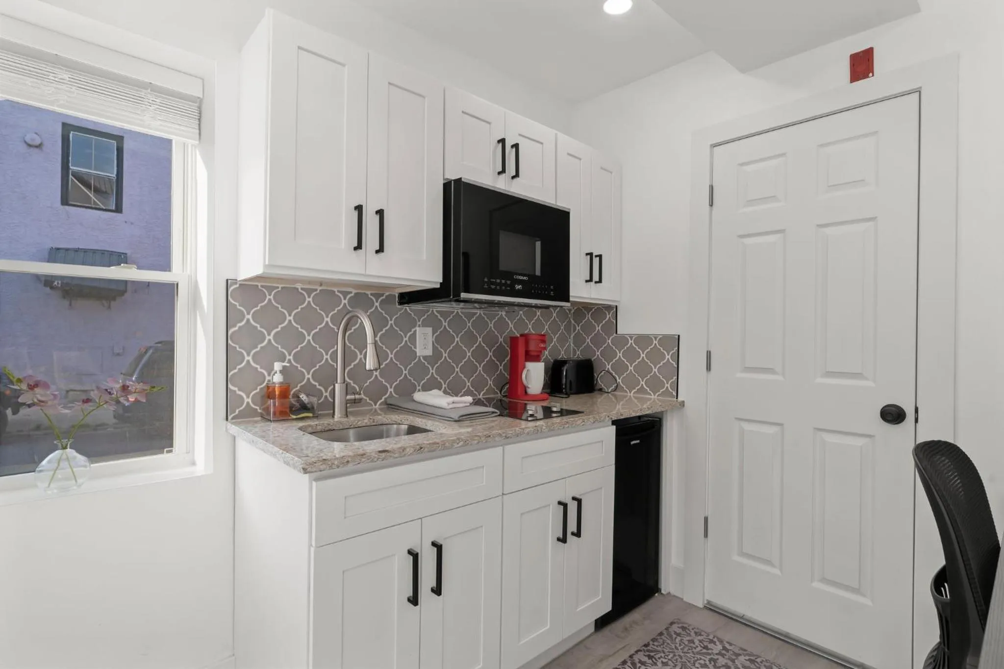 Kitchen or kitchenette in New Season Royals, Airport West