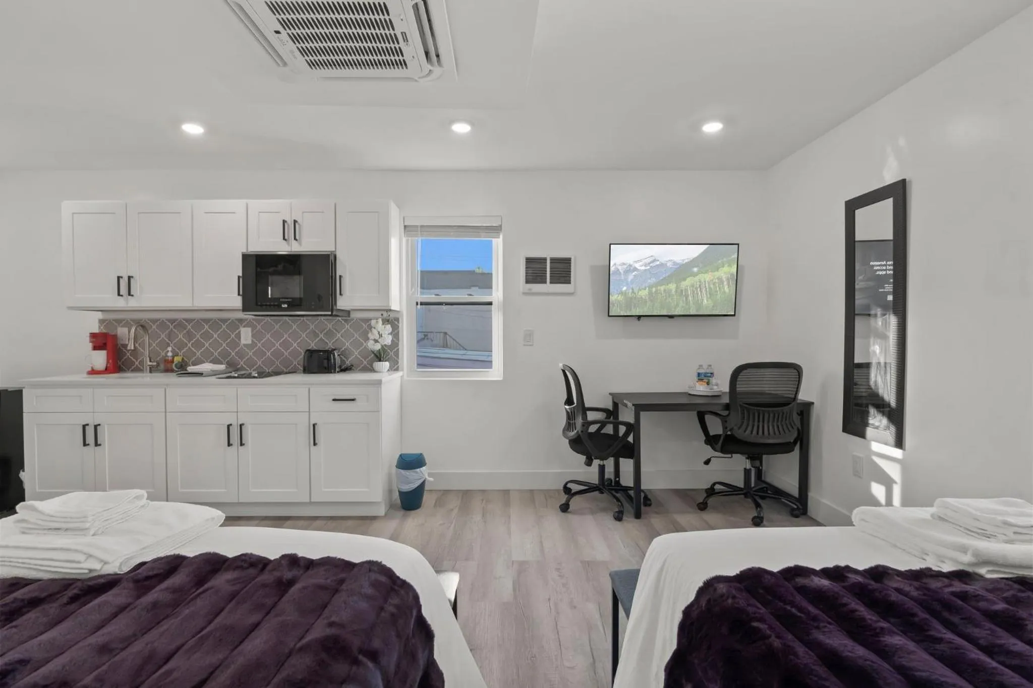 Living room, Bed in New Season Royals, Airport West