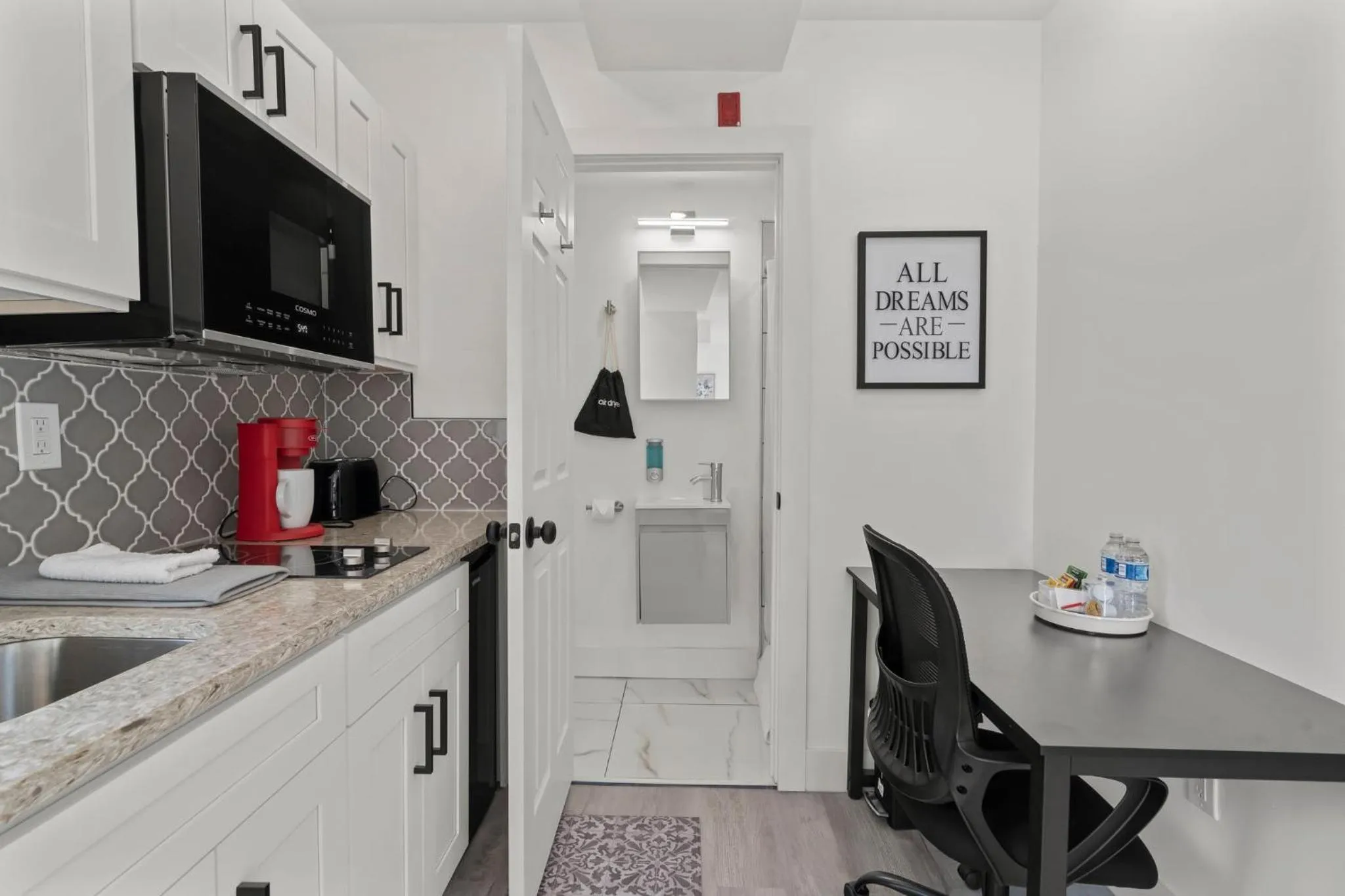 Kitchen or kitchenette in New Season Royals, Airport West