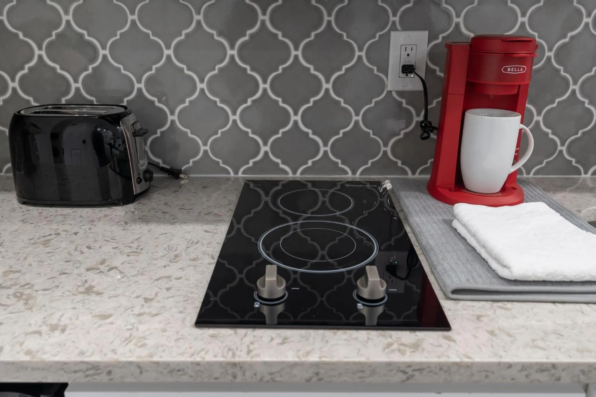 stove in New Season Royals, Airport West