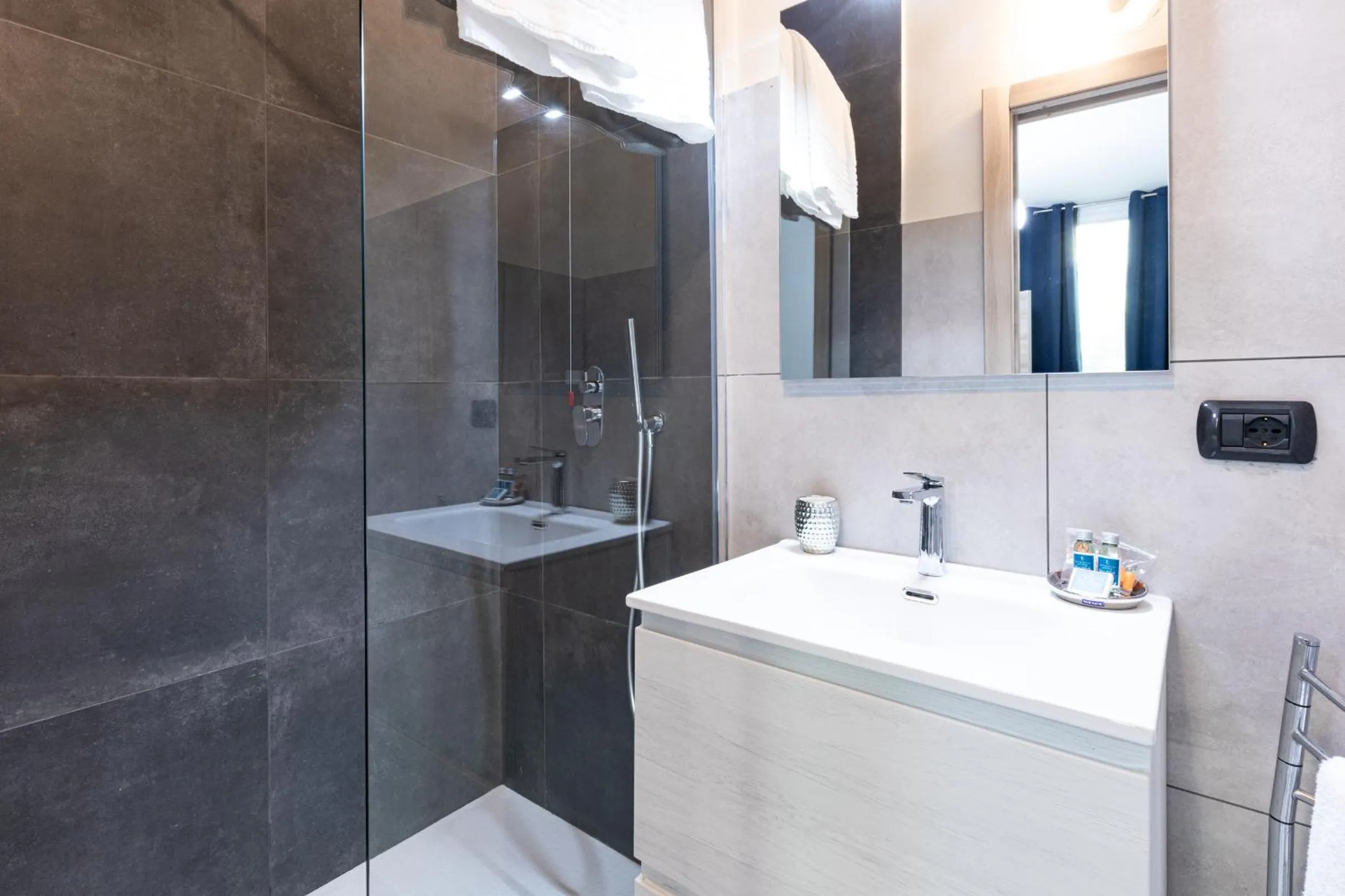 Shower in Città Studi Suites - Top Collection