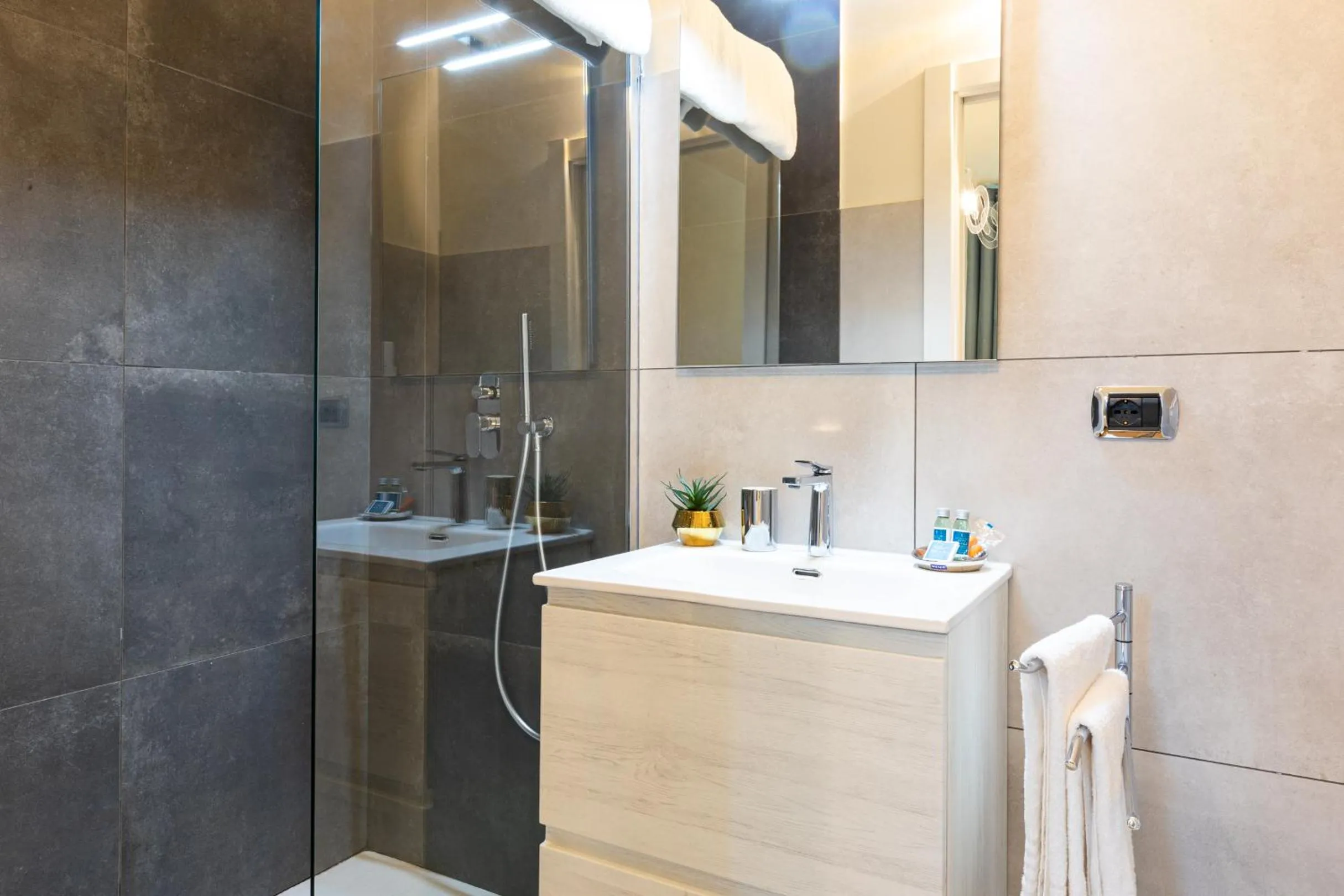 Shower in Città Studi Suites - Top Collection