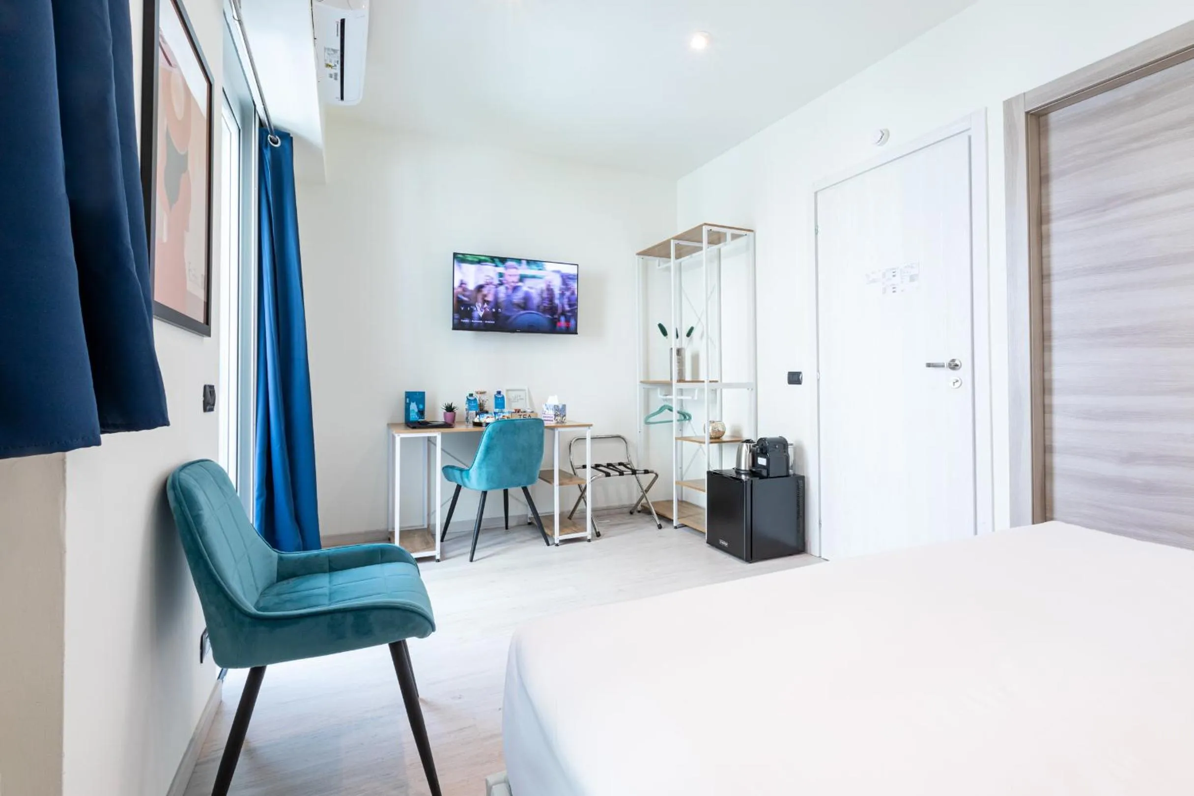 Bed in B&b Too Cute 2b Str8