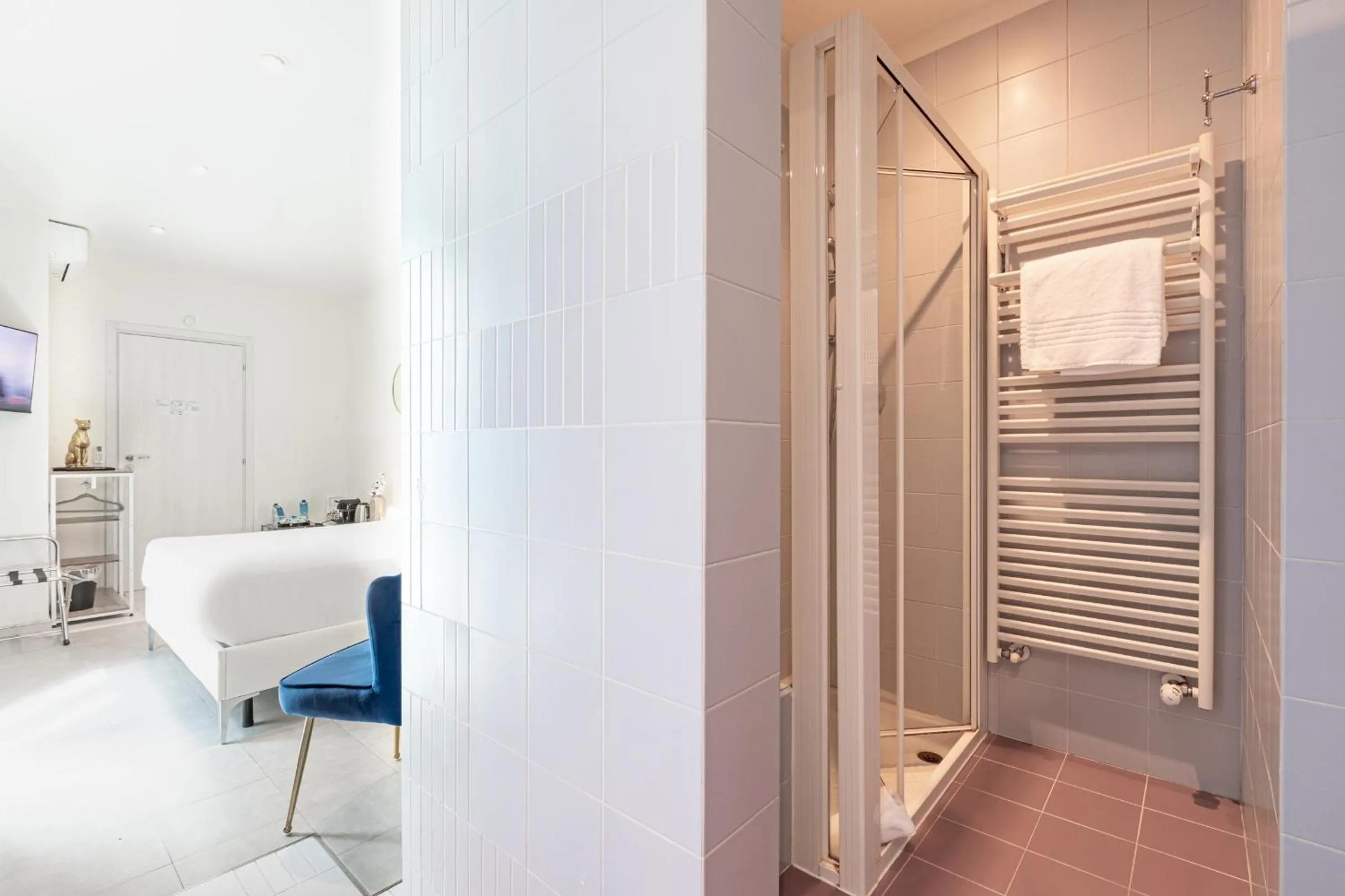 Shower, Bathroom in B&b Too Cute 2b Str8