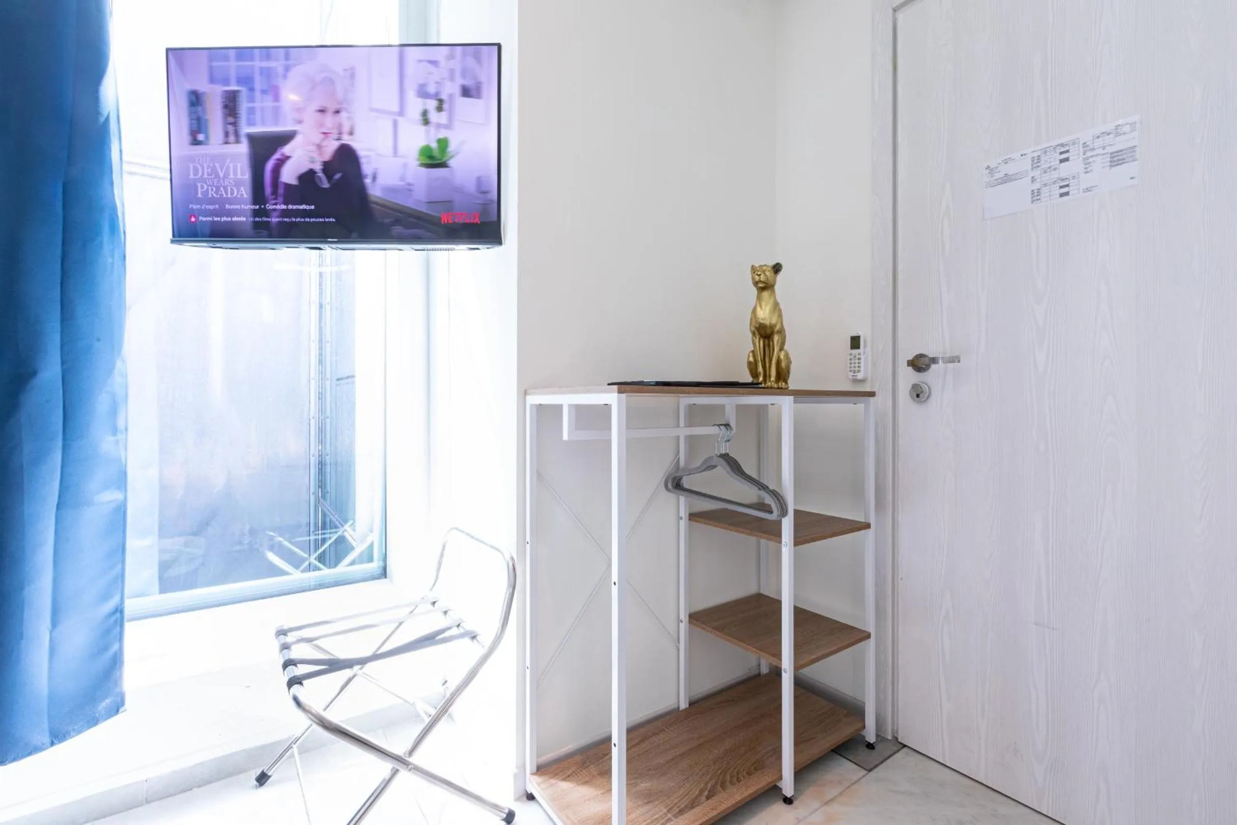 TV and multimedia in B&b Too Cute 2b Str8