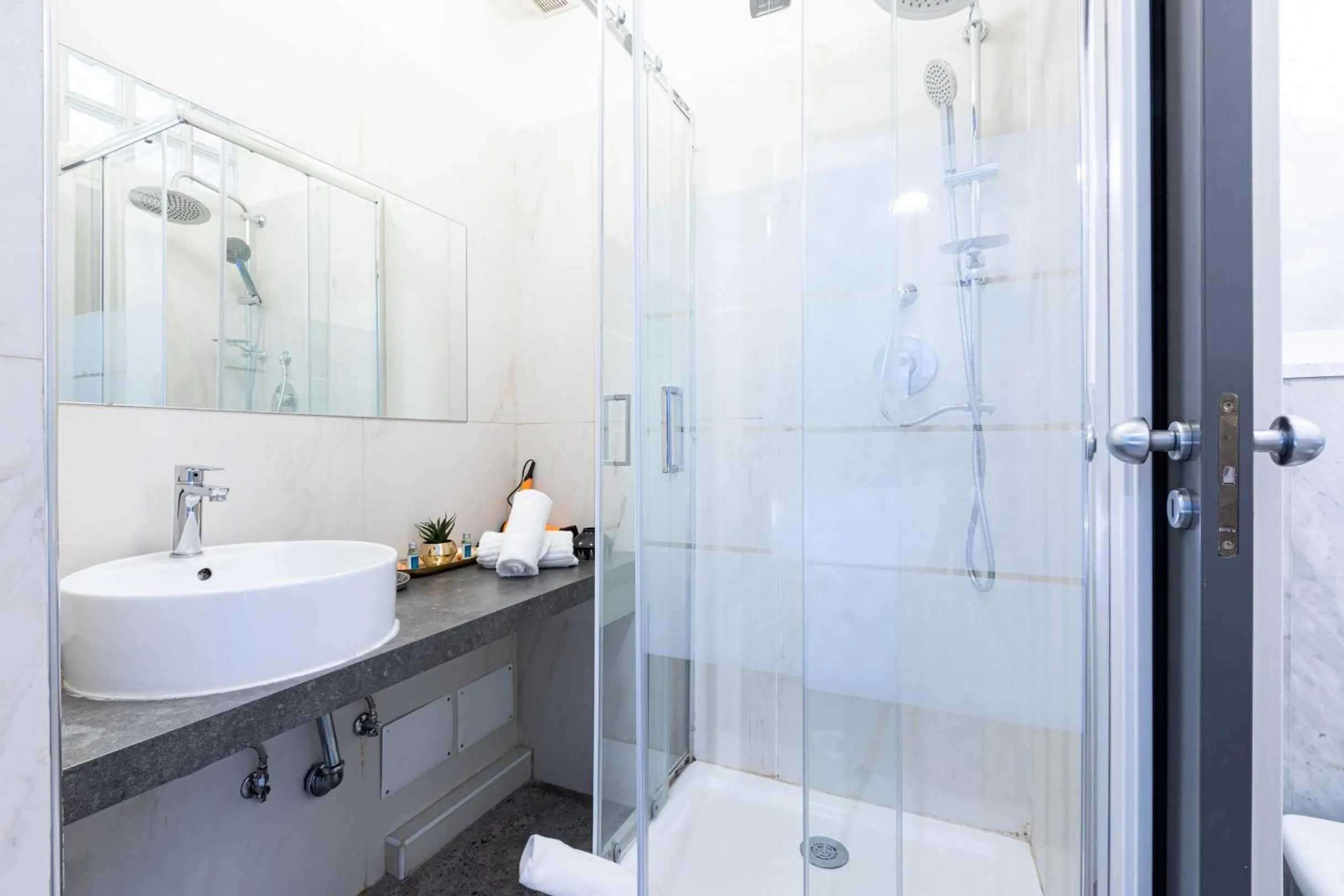 Shower in Città Studi Suites - Top Collection