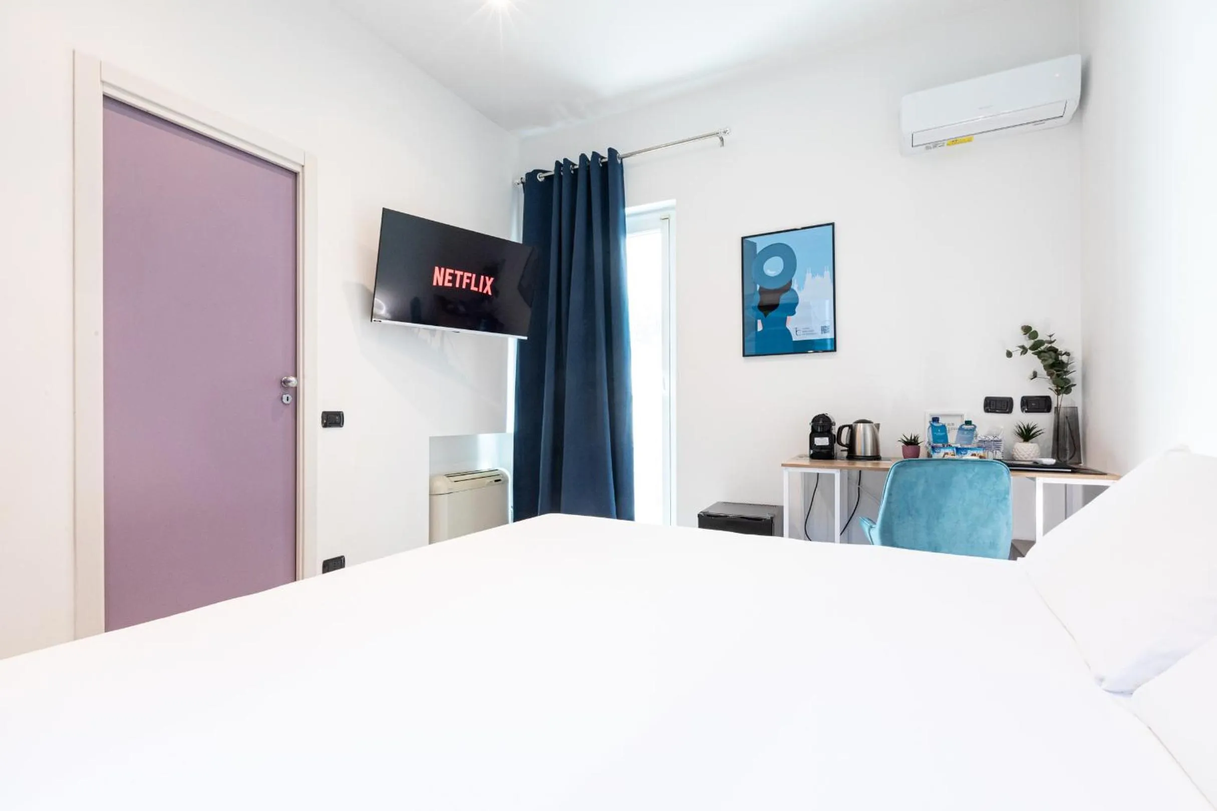 TV and multimedia, Bed in B&b Too Cute 2b Str8