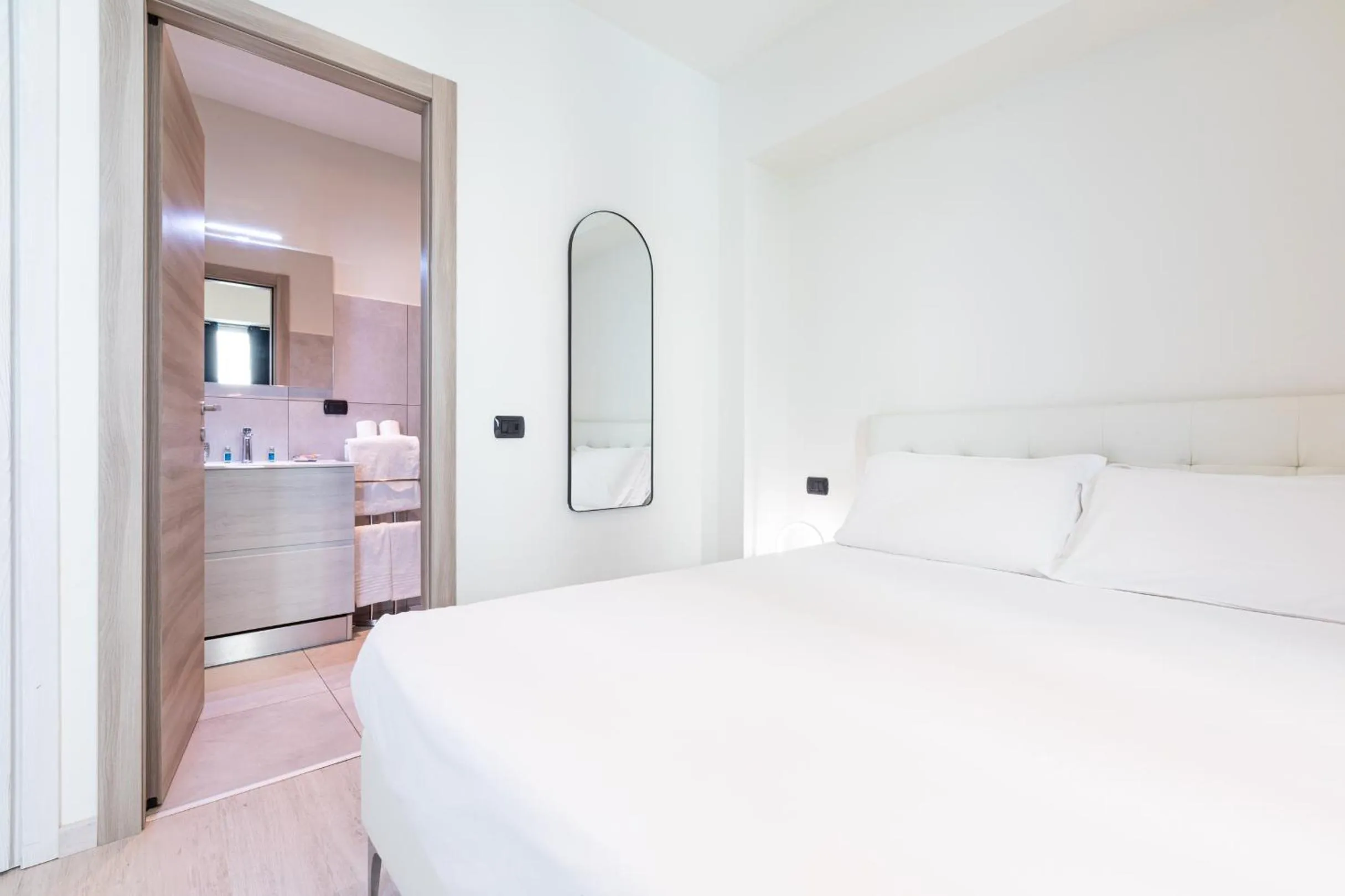 Bathroom, Bed in B&b Too Cute 2b Str8