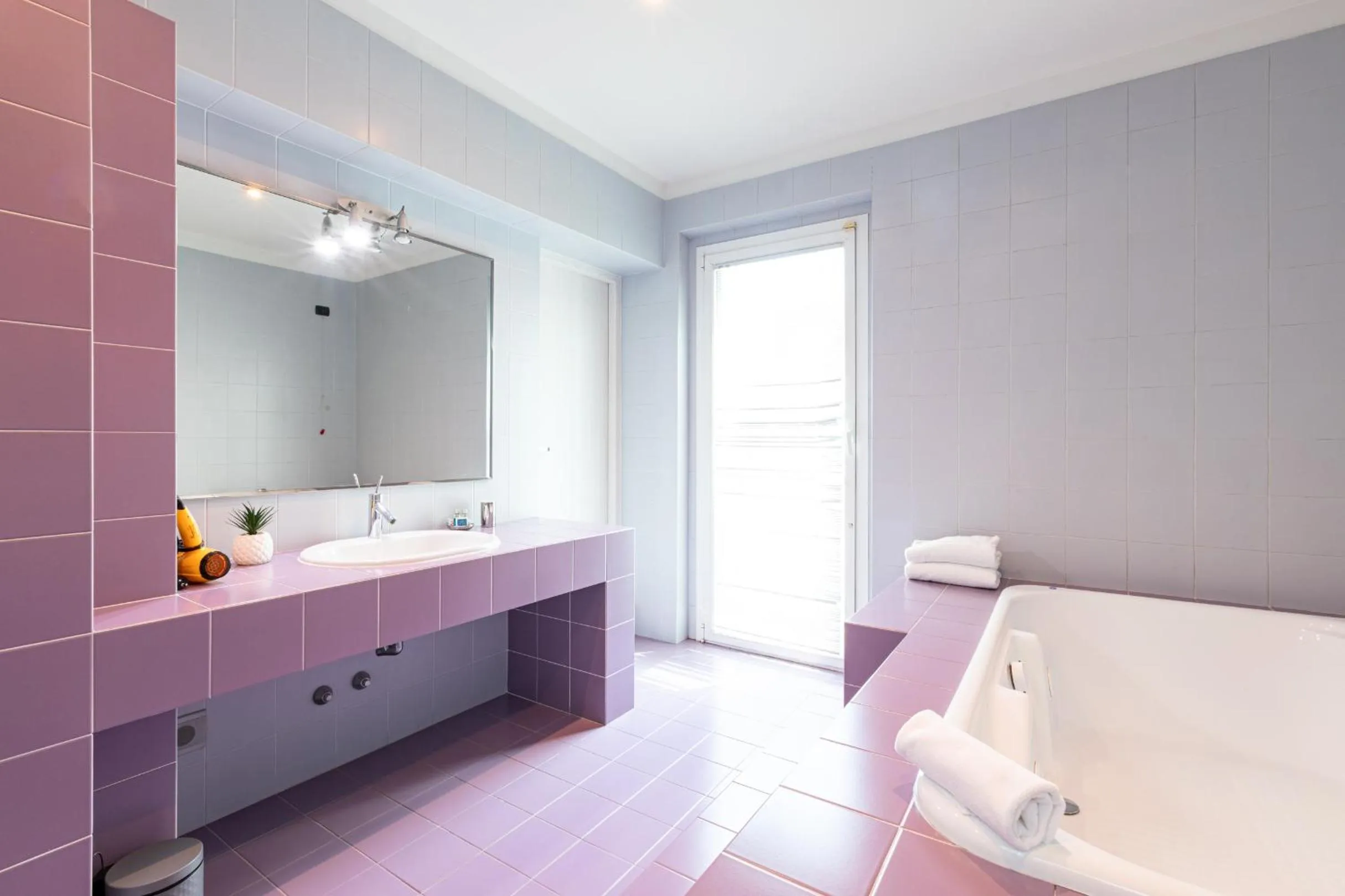 Hot Tub, Bathroom in B&b Too Cute 2b Str8