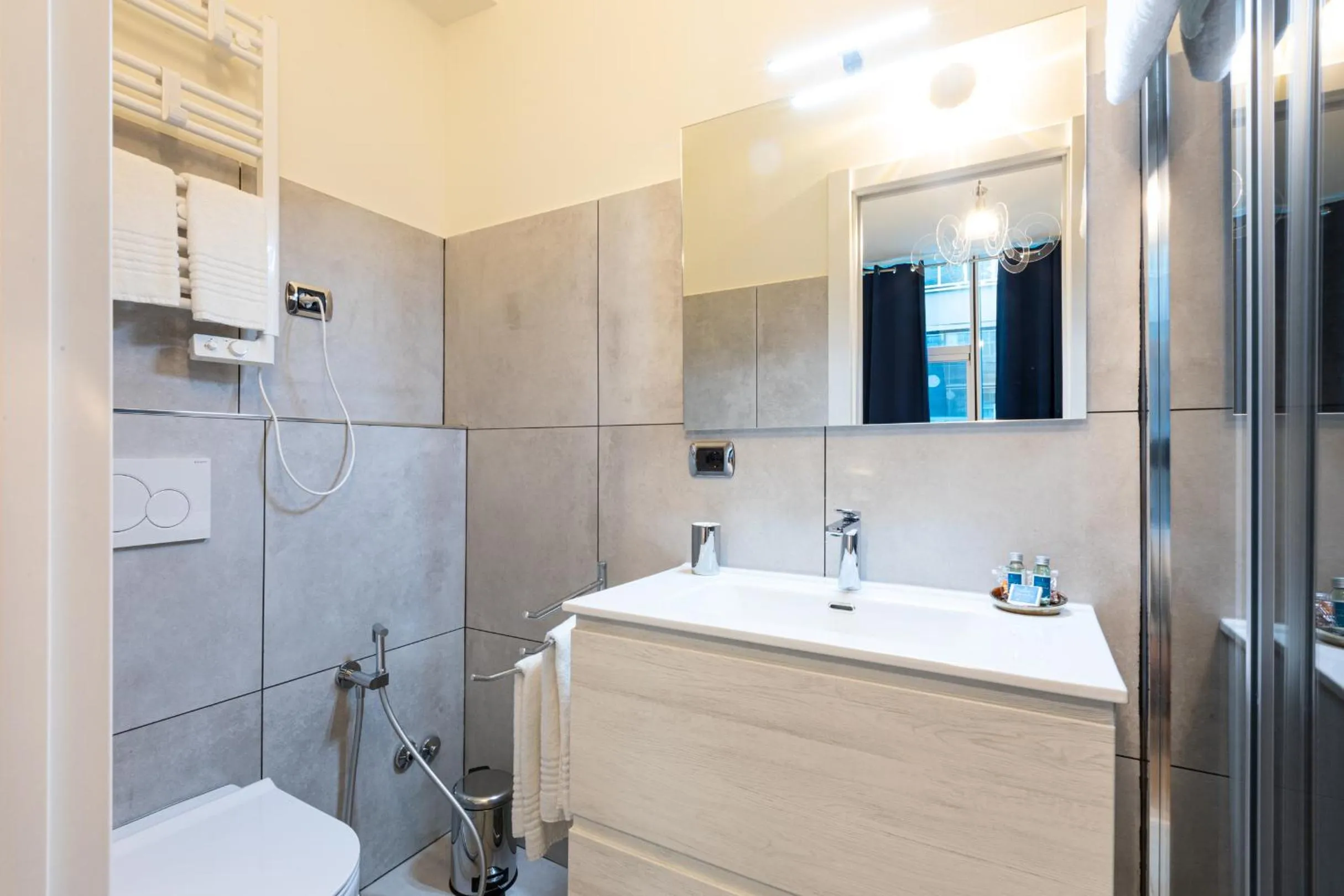 Shower in Città Studi Suites - Top Collection