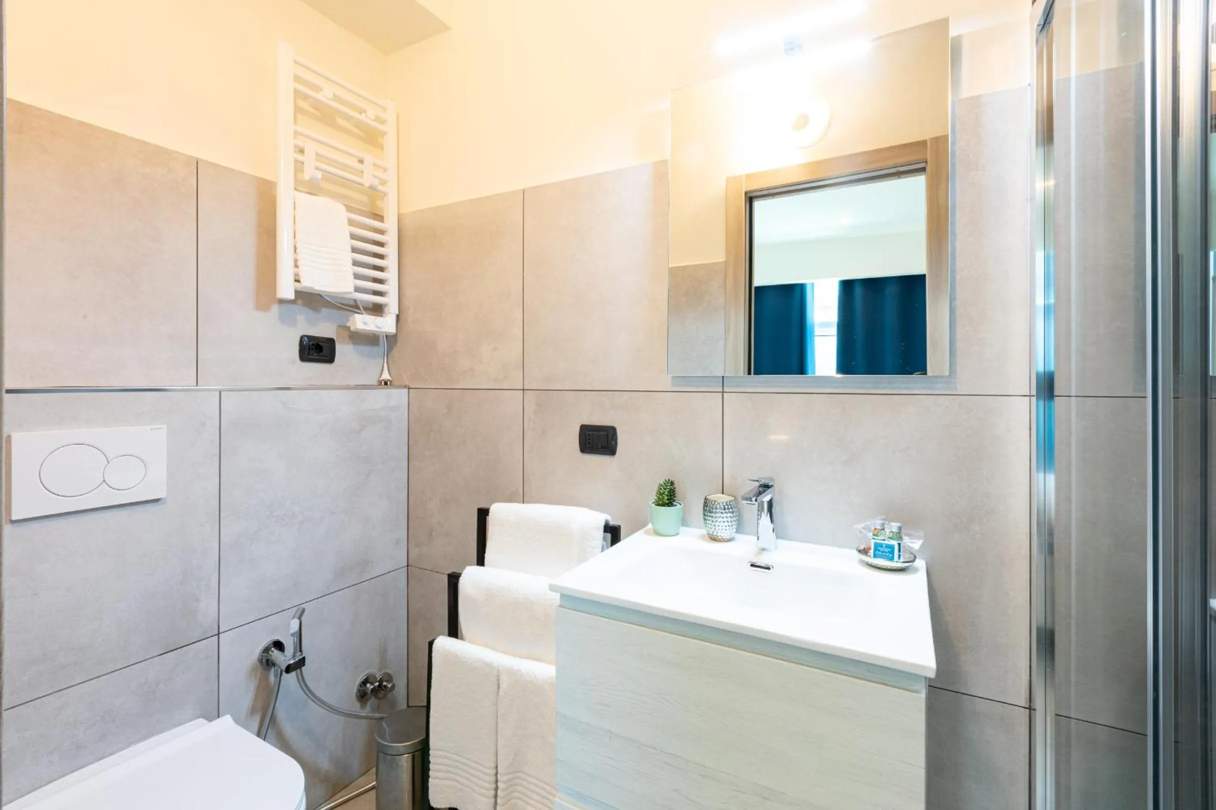 Shower in Città Studi Suites - Top Collection