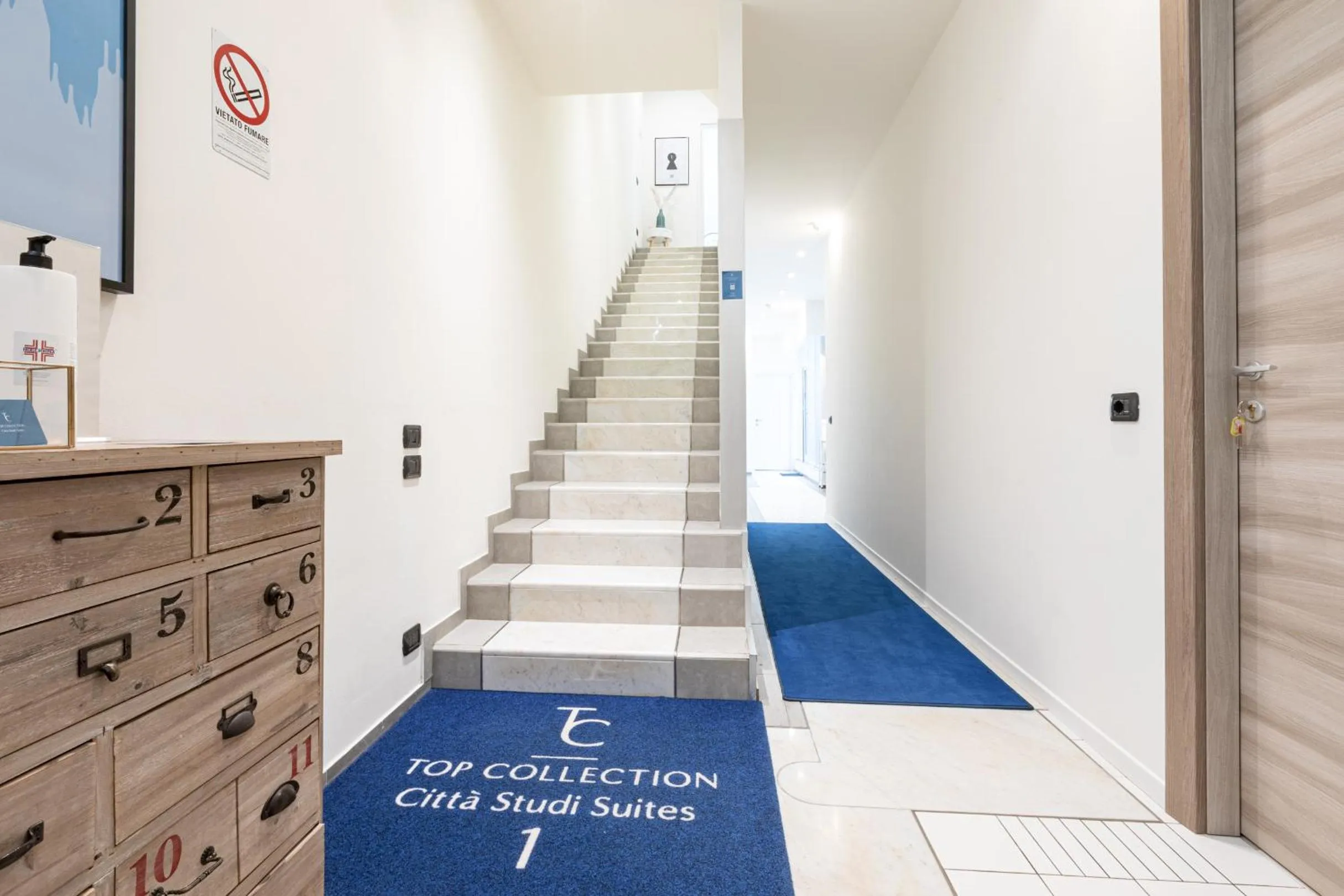 Lobby or reception in B&b Too Cute 2b Str8