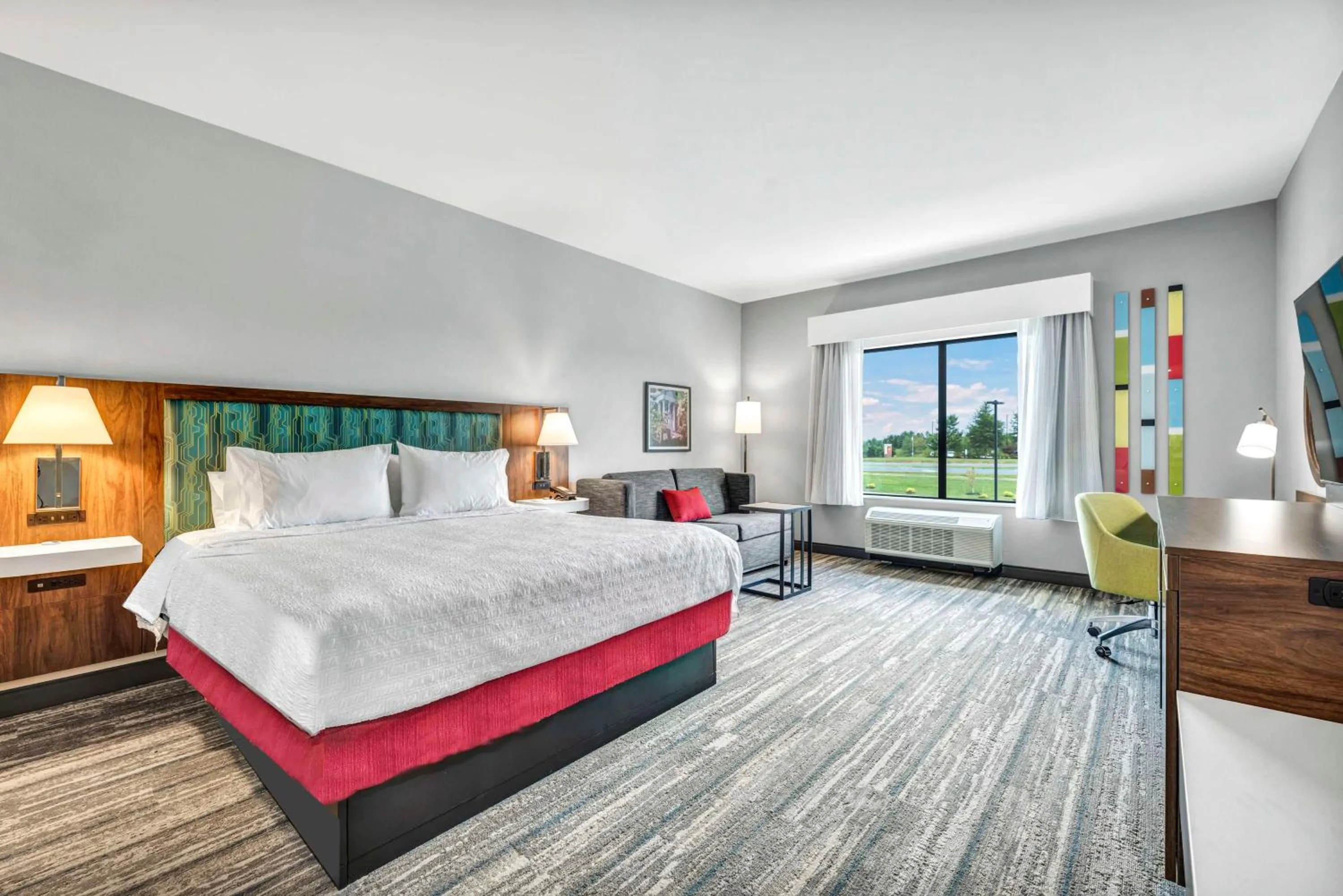 Living room, Bed in Hampton Inn Zion Crossroads Gordonsville