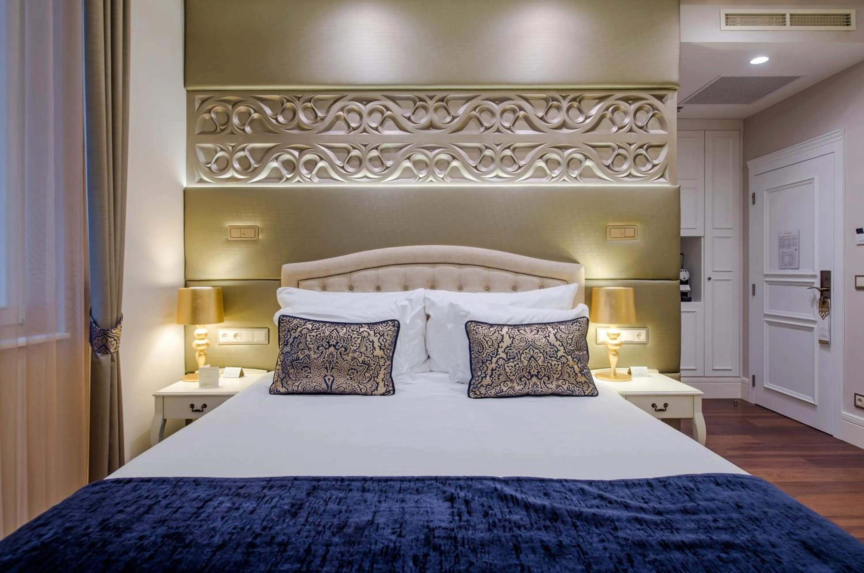 Bed in Prestige Hotel Budapest