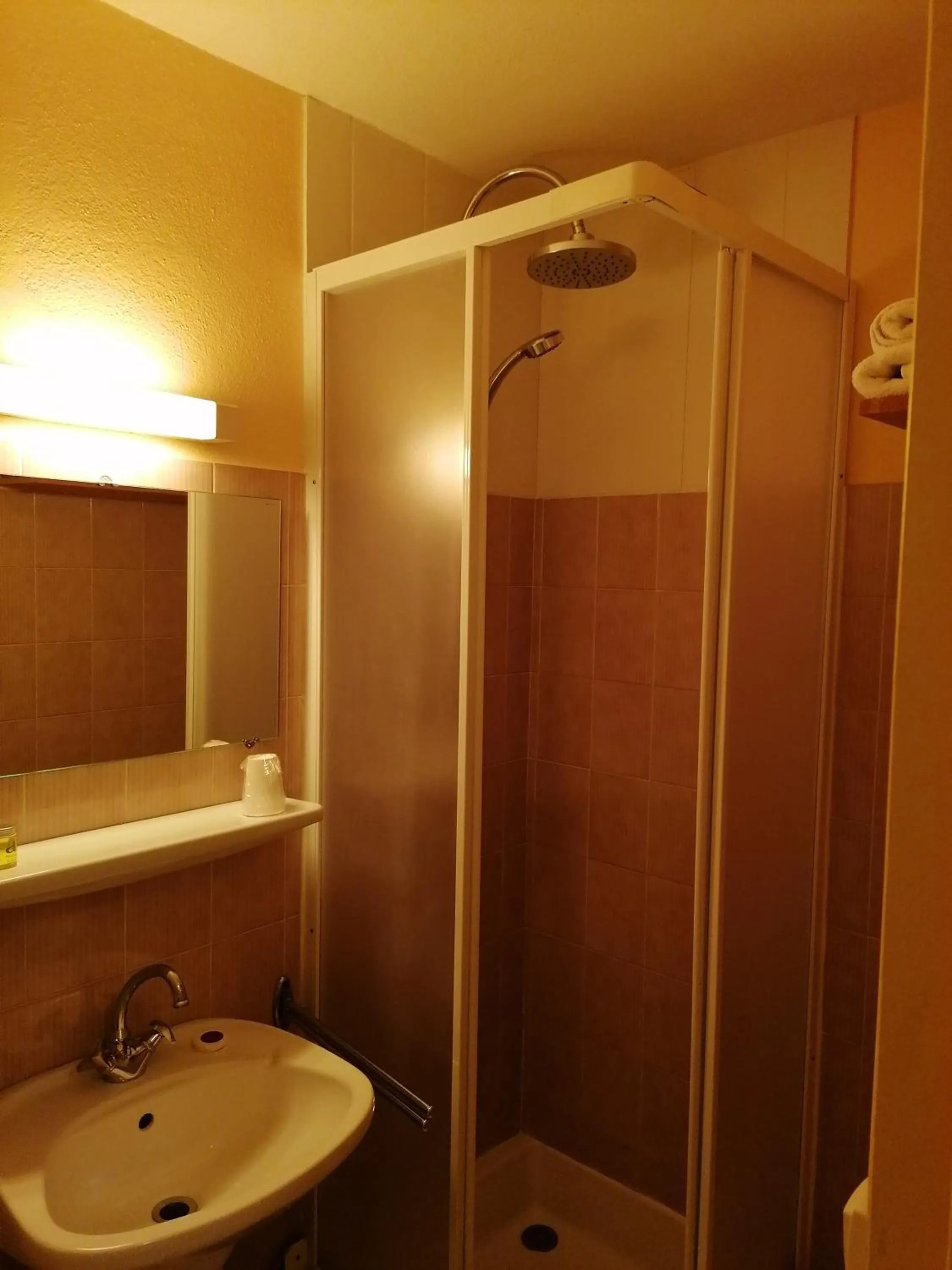 Bathroom in Hôtel Le Lievre Blanc