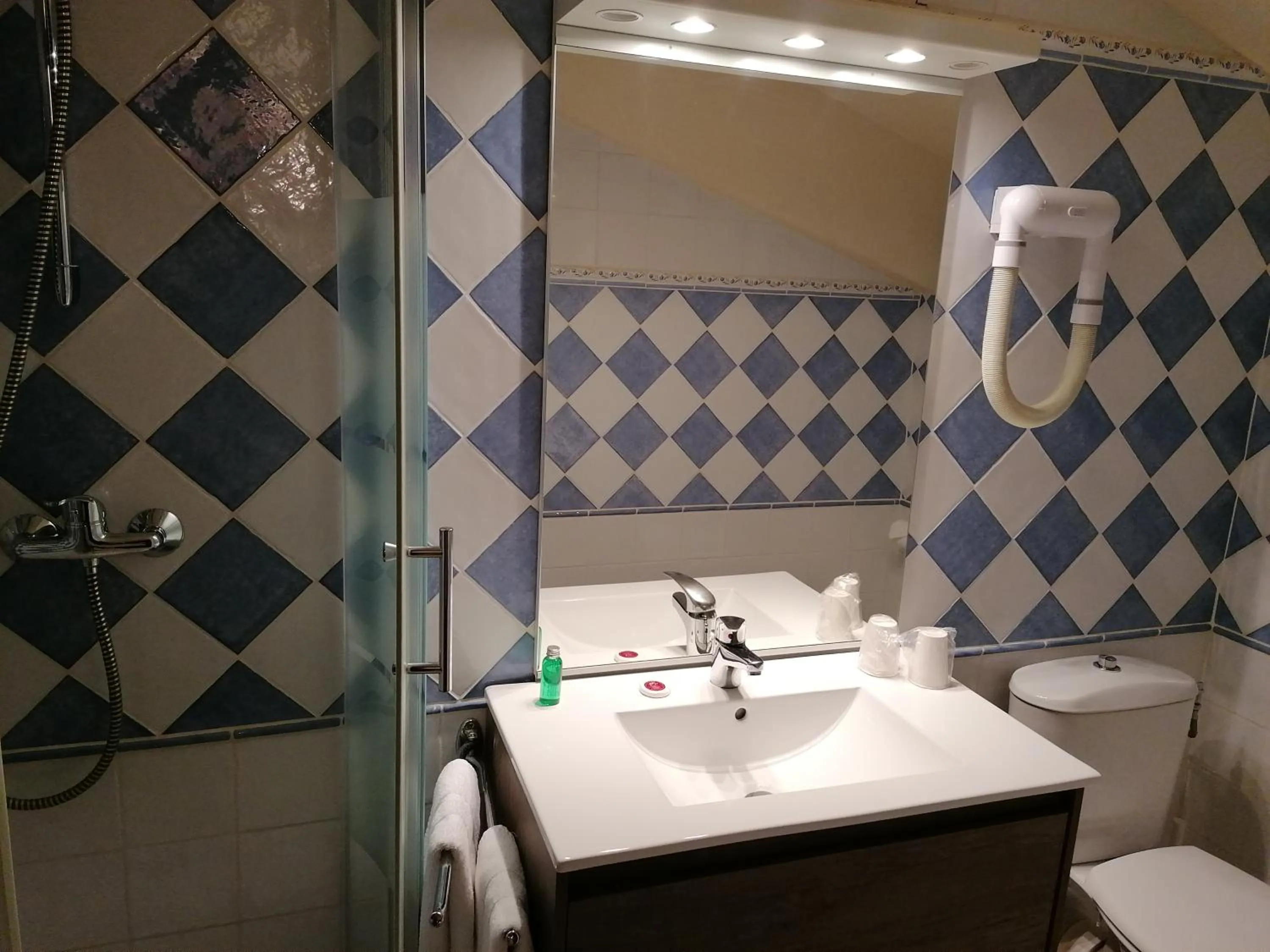Bathroom in Hôtel Le Lievre Blanc