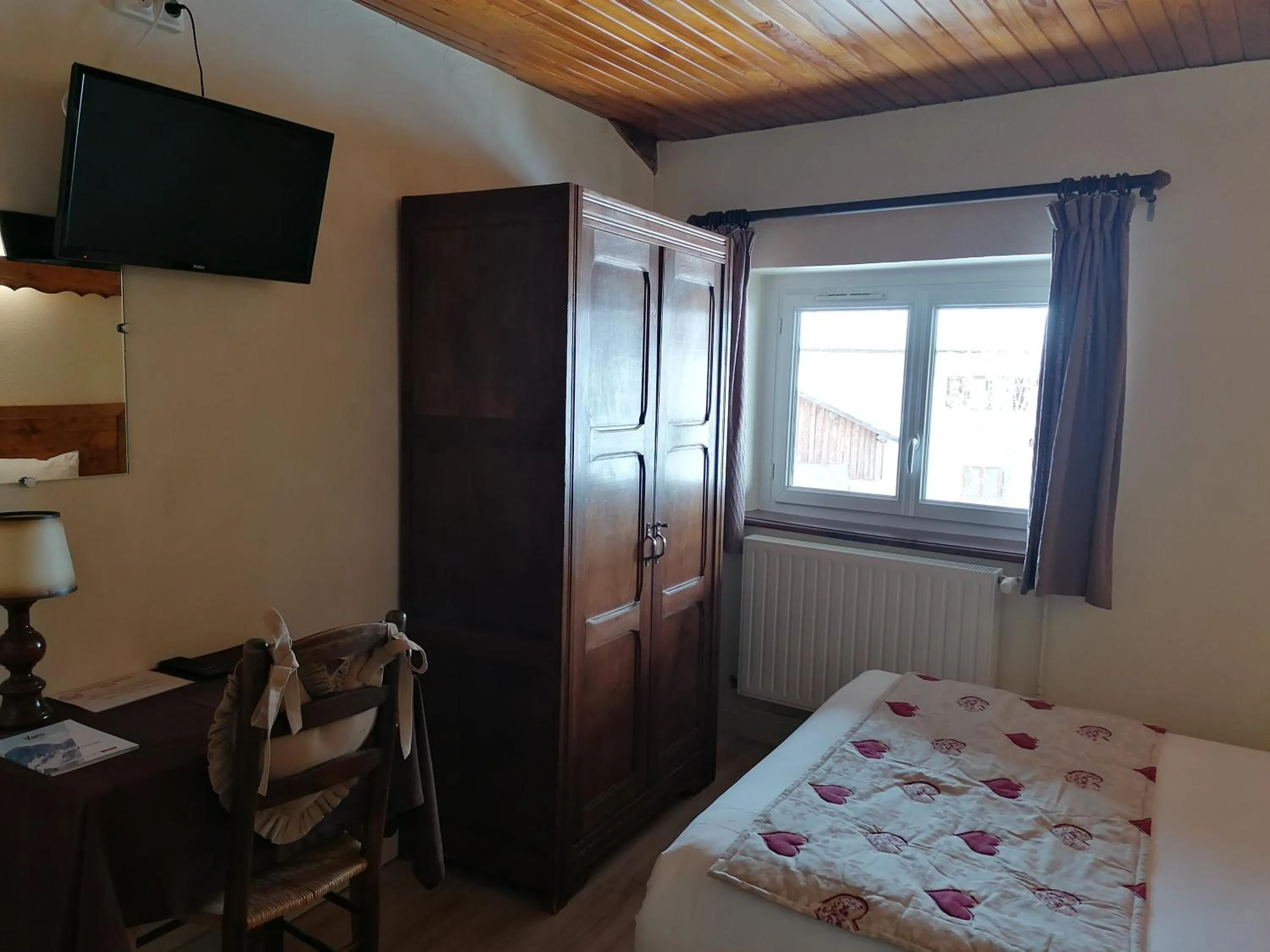 Bedroom, Bed in Hôtel Le Lievre Blanc
