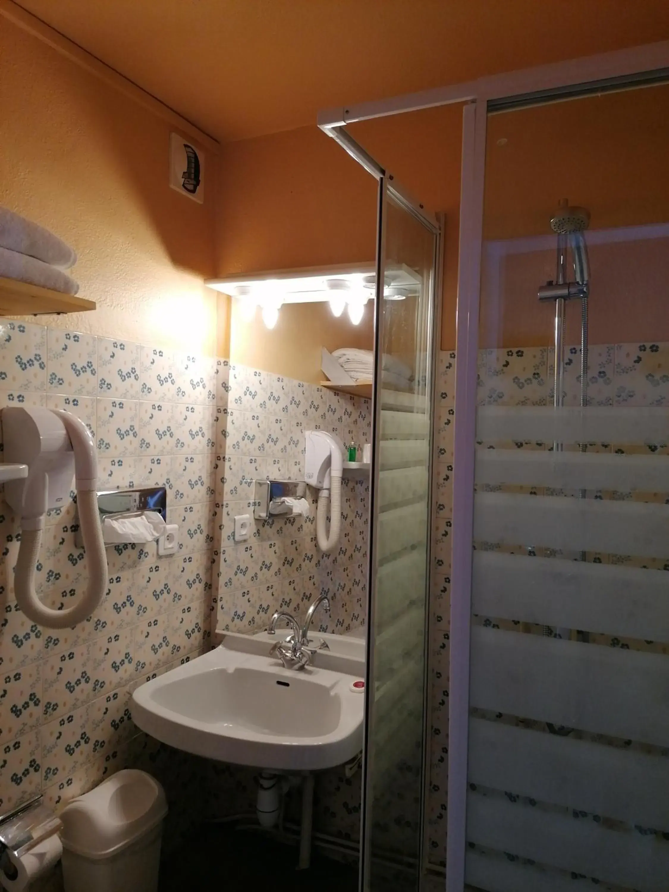 Classic Double Room with Balcony in Hôtel Le Lievre Blanc Classic Double Room with Balcony in Hôtel Le Lievre Blanc
