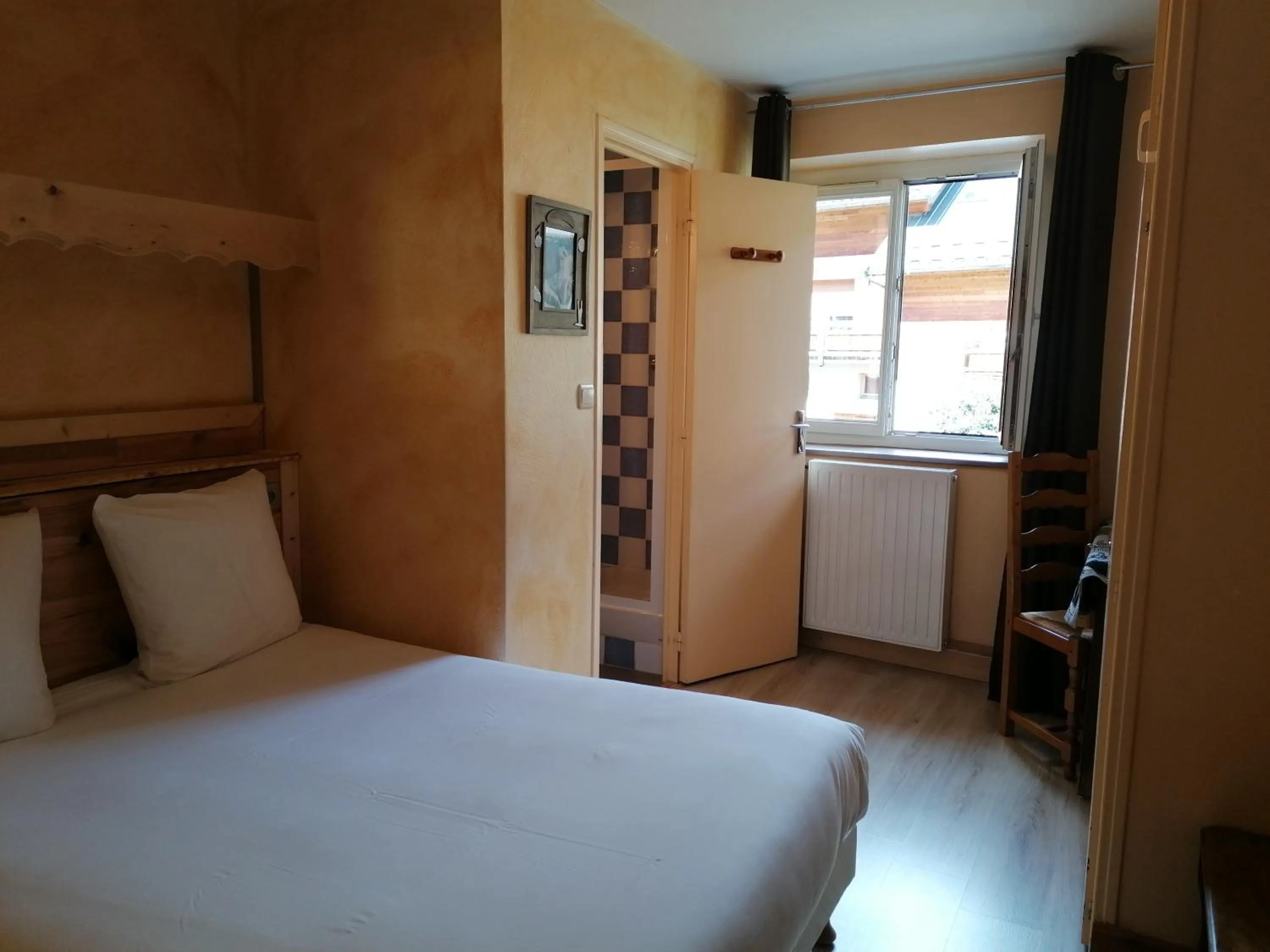 Bedroom, Bed in Hôtel Le Lievre Blanc