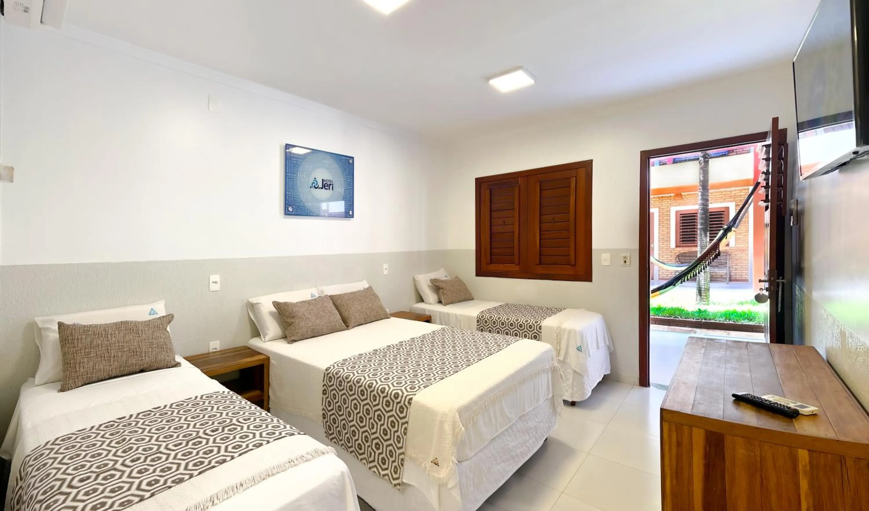 View (from property/room), Bed in Hotel Jeri