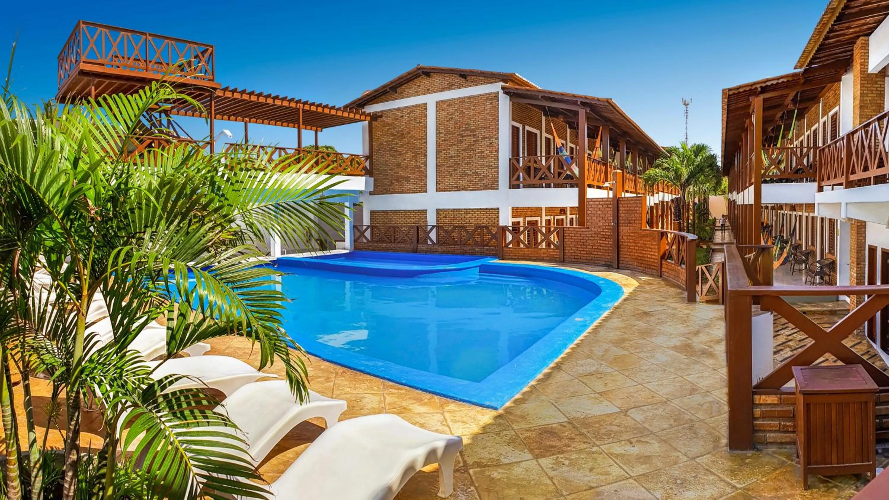 Pool view in Hotel Jeri