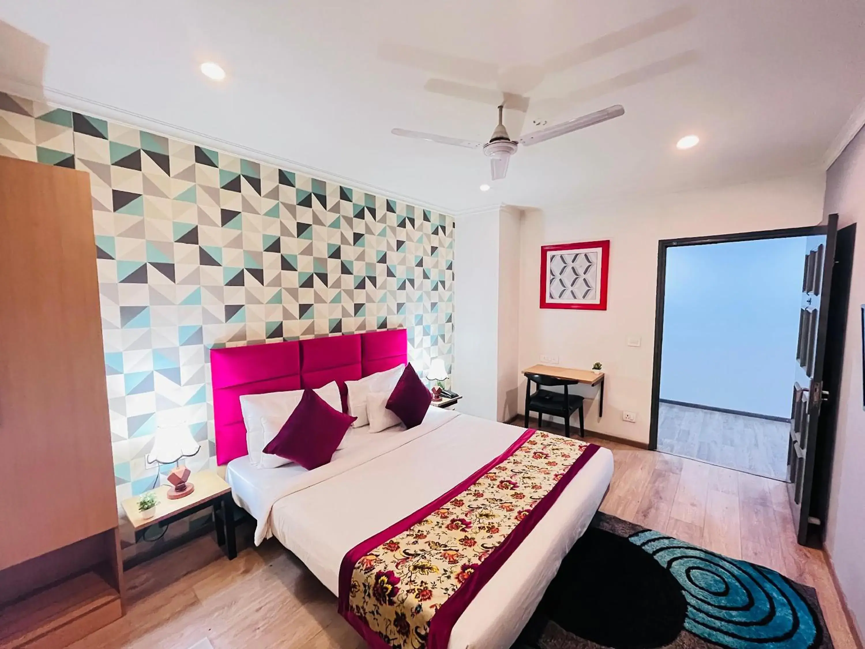 Deluxe Double Room - single occupancy in Qotel Comfort Chattarpur - Near Chattarpur Metro Deluxe Double Room - single occupancy in Qotel Comfort Chattarpur - Near Chattarpur Metro
