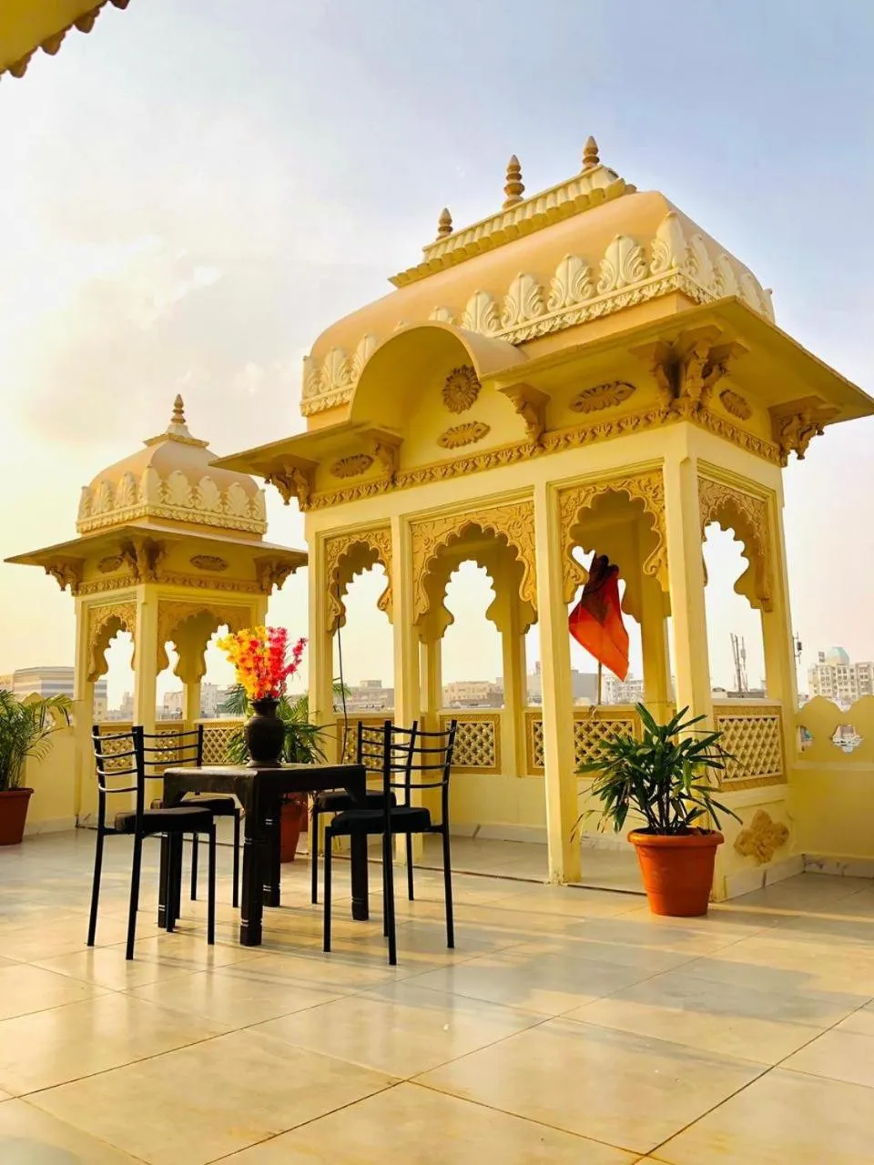 Restaurant/places to eat in Hotel Indergarh Heritage