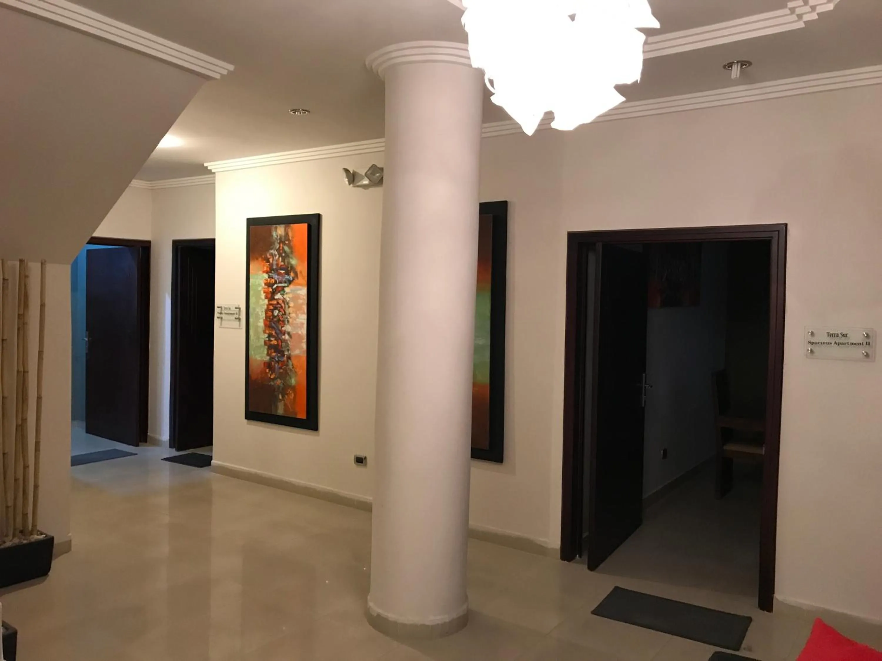 Communal lounge/ TV room in Hotel Terra Sur Cuenca