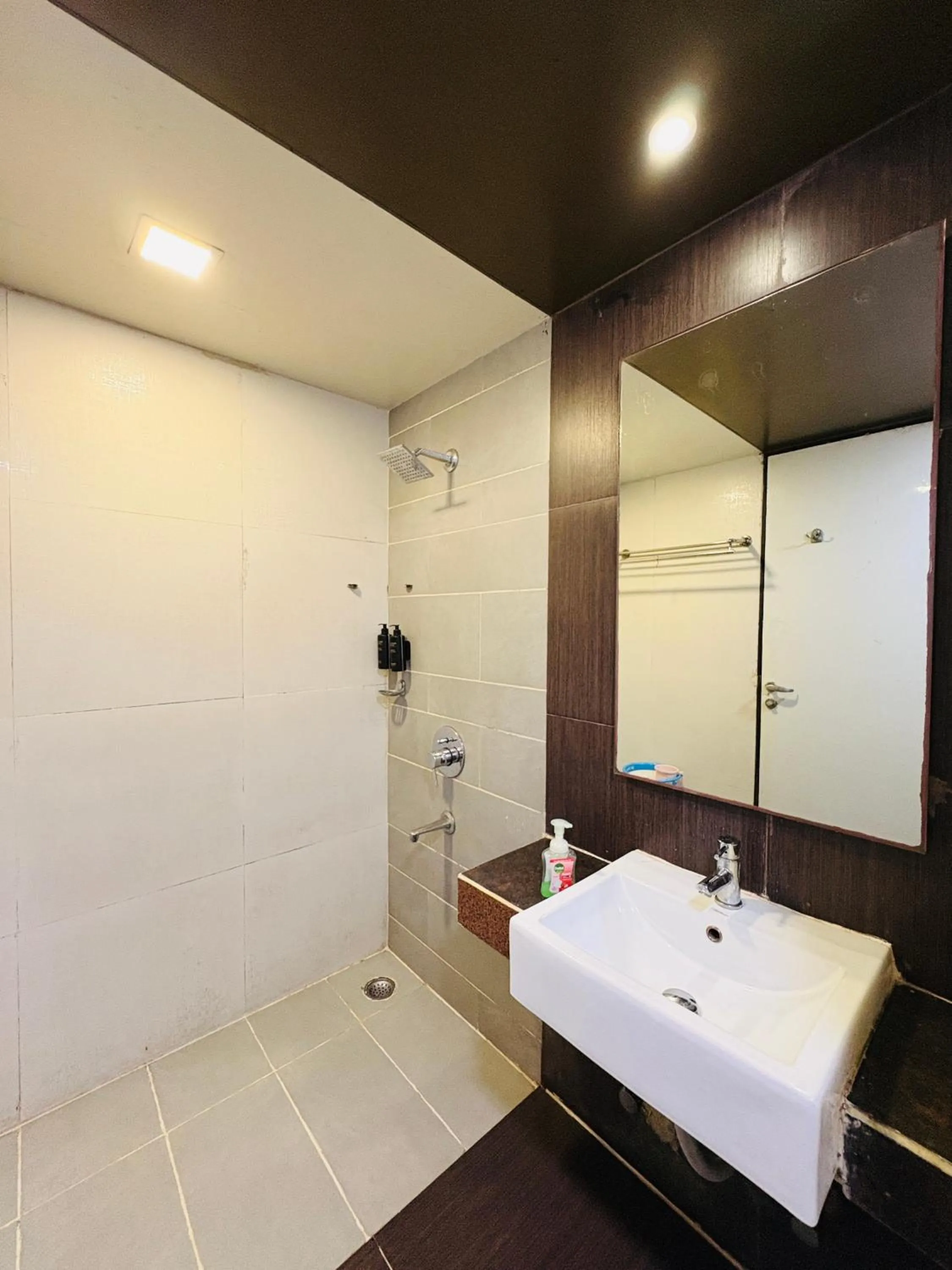 Shower in Hotel Lalit inn Lonavala