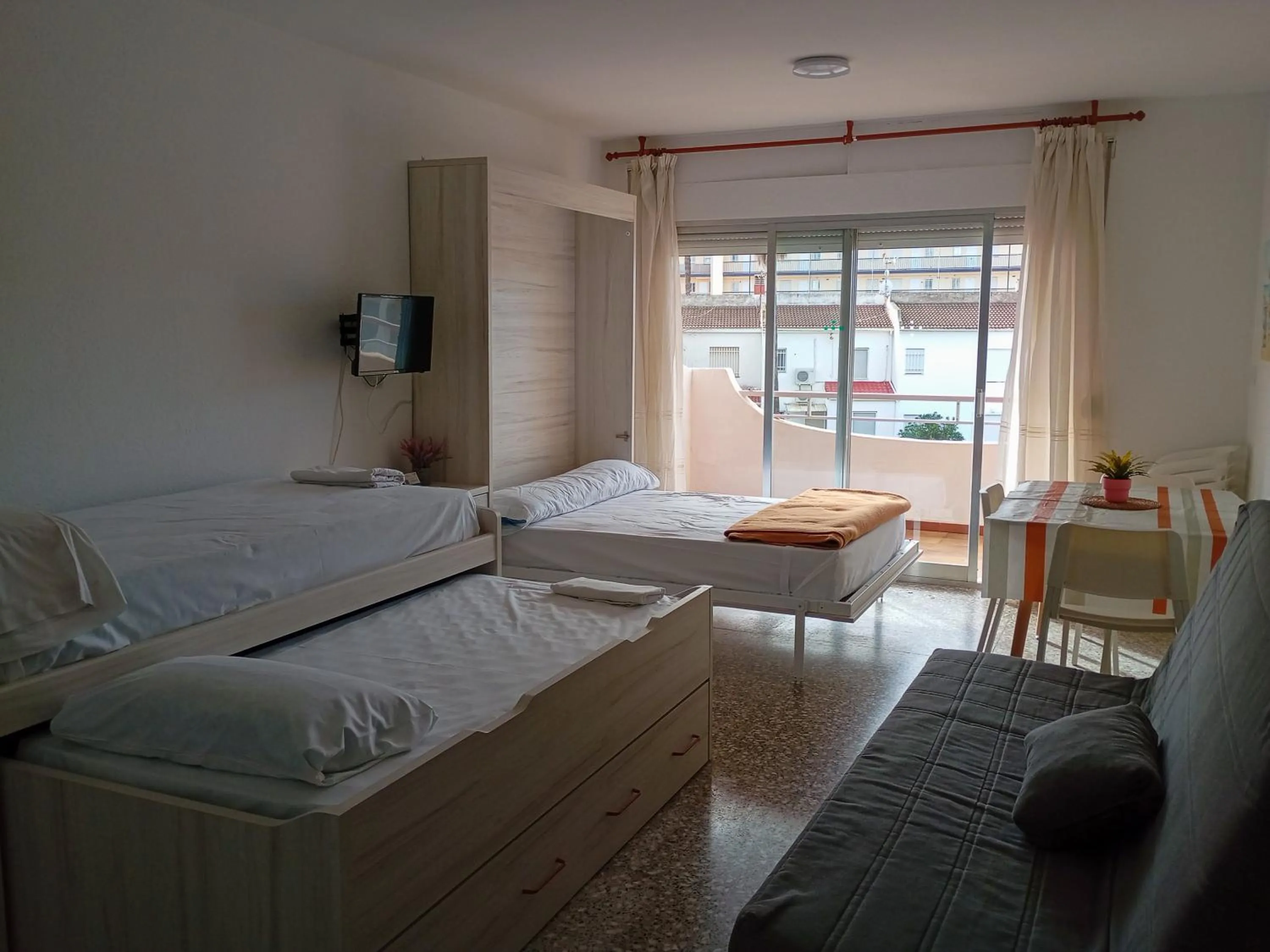 Living room, Bed in Apartamentos Voramar Peñíscola 3000