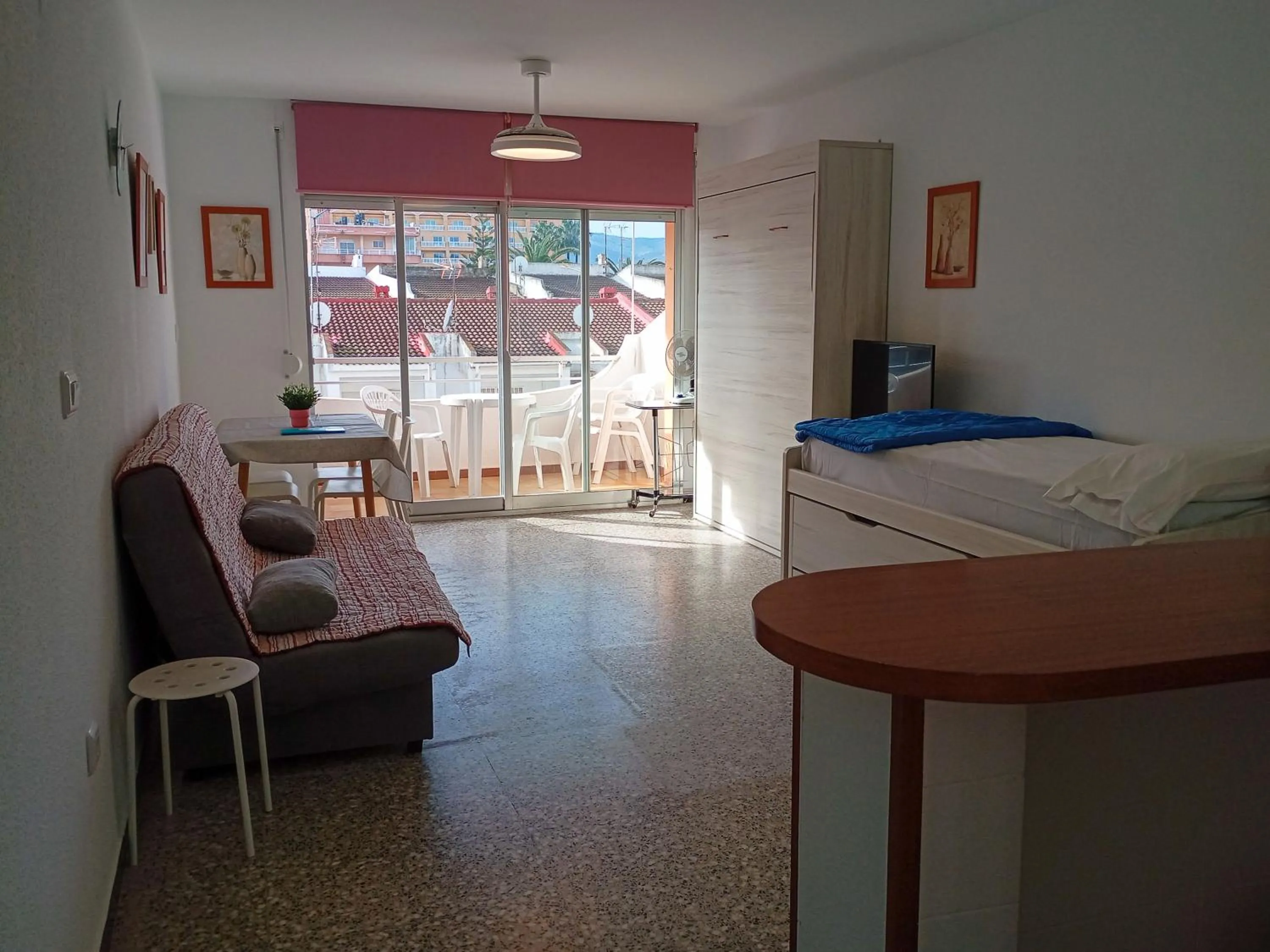 Living room, Bed in Apartamentos Voramar Peñíscola 3000