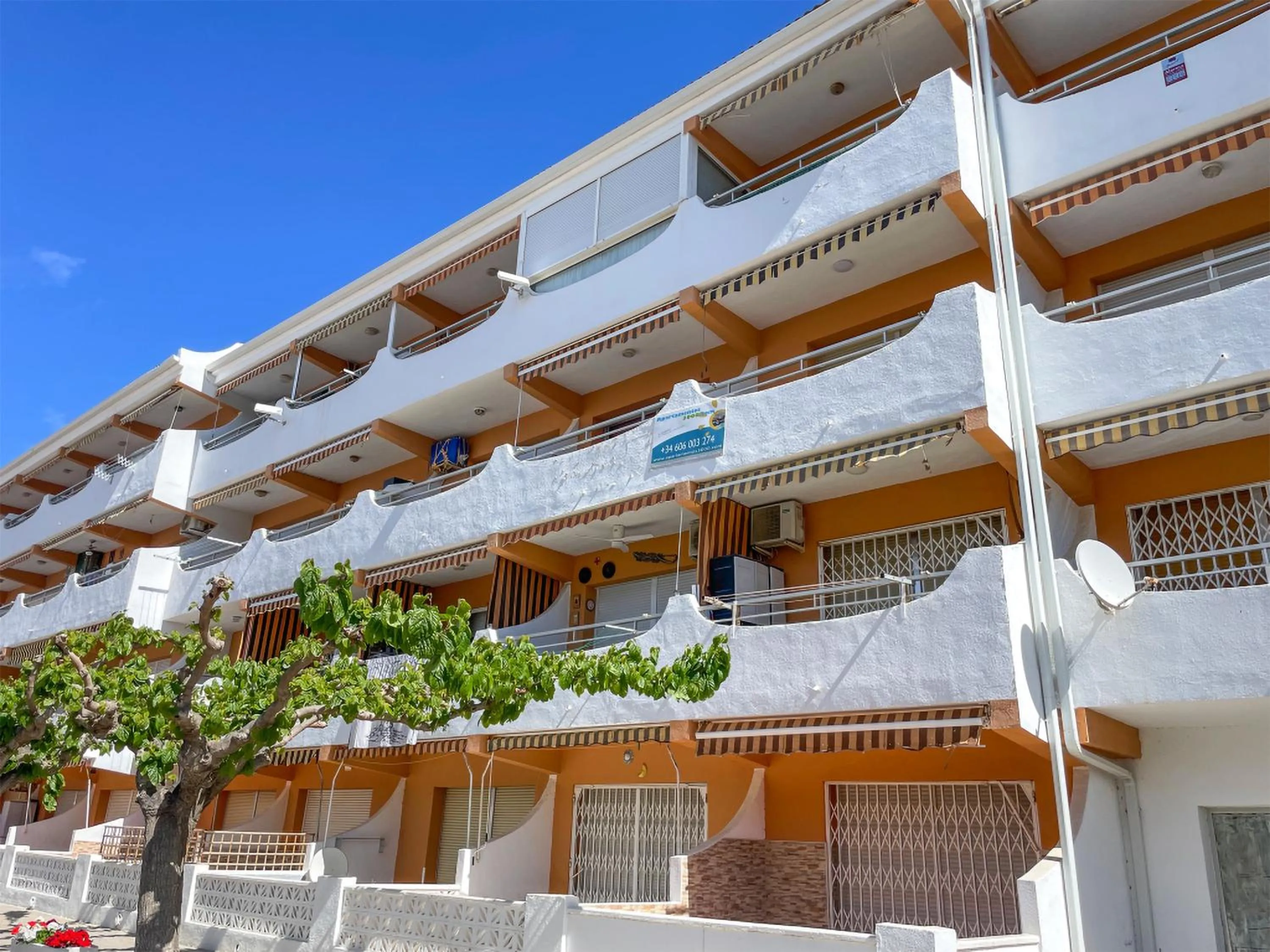 Property building in Apartamentos Voramar Peñíscola 3000
