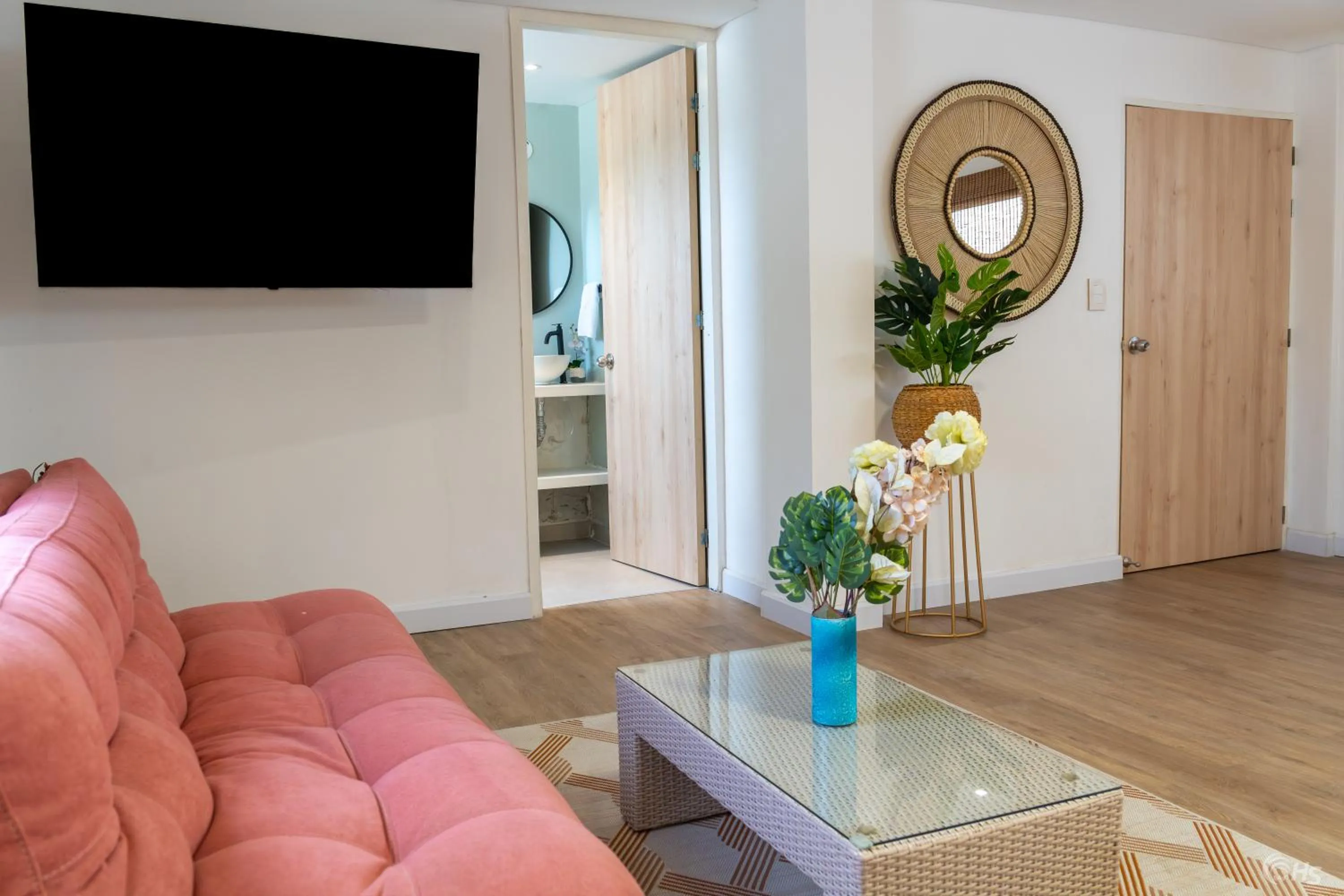 TV and multimedia in Casana Rosa Hotel