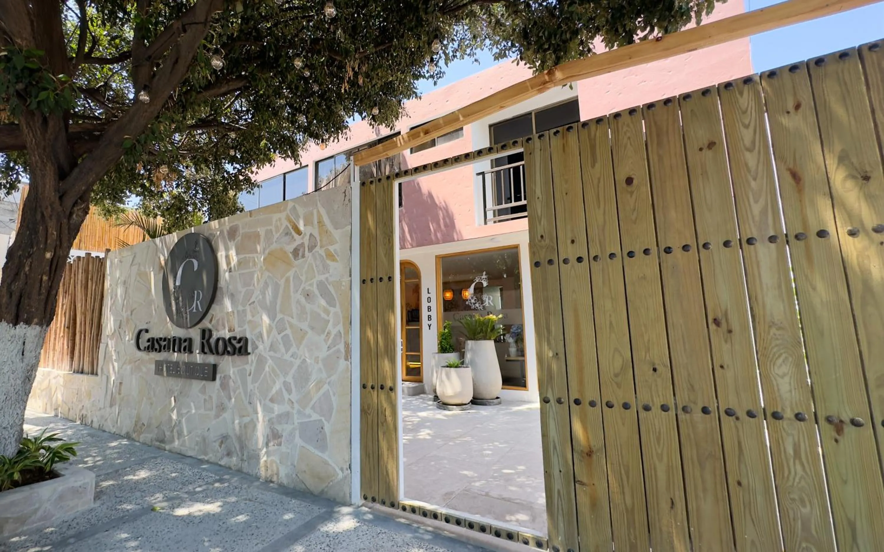 Facade/entrance in Casana Rosa Hotel