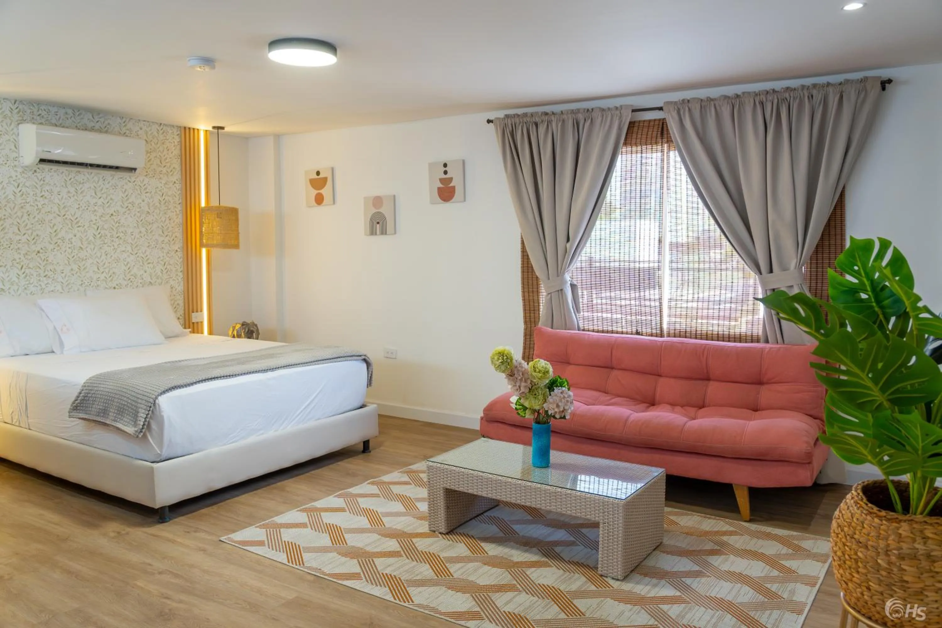 Photo of the whole room, Bed in Casana Rosa Hotel