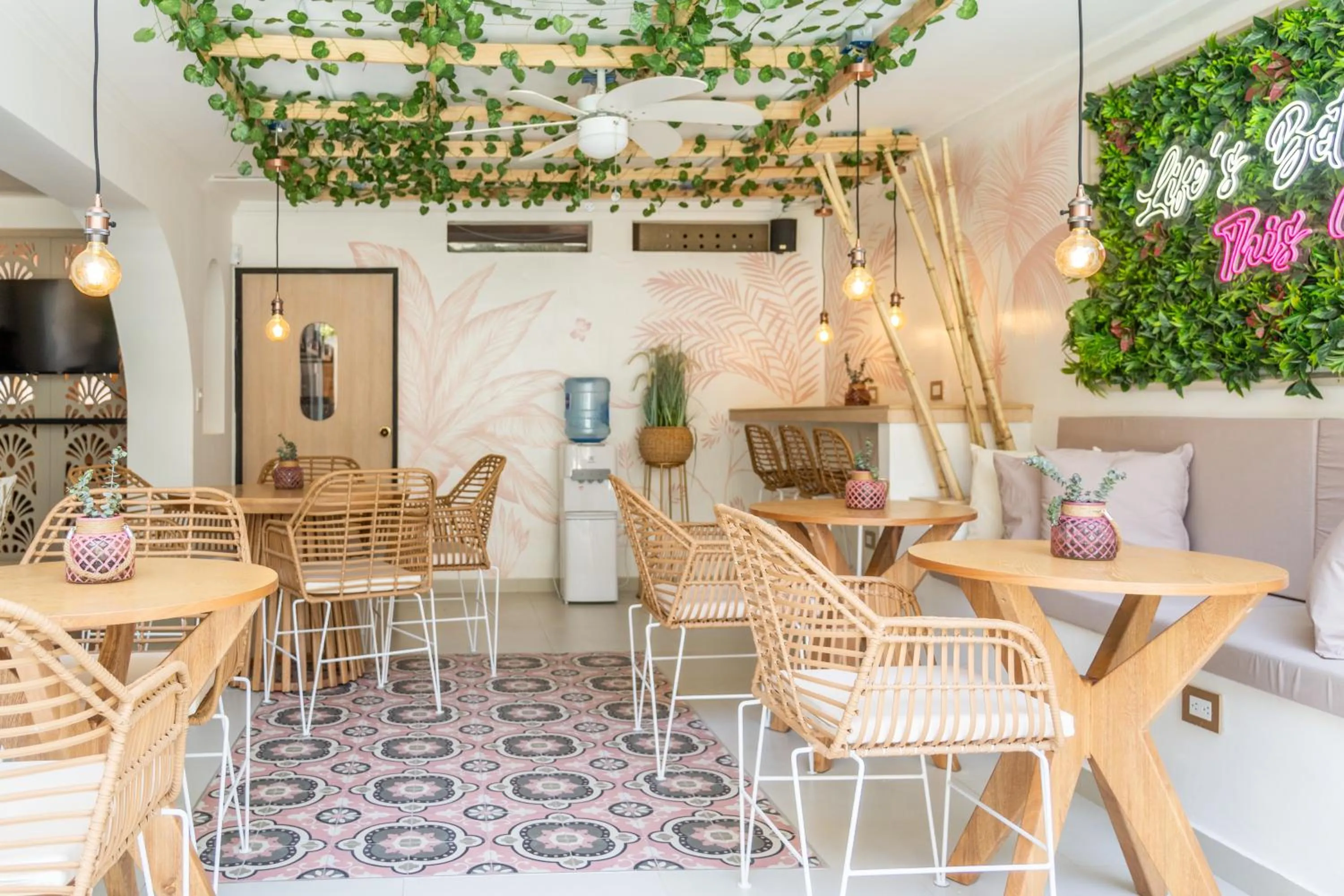 Restaurant/places to eat in Casana Rosa Hotel