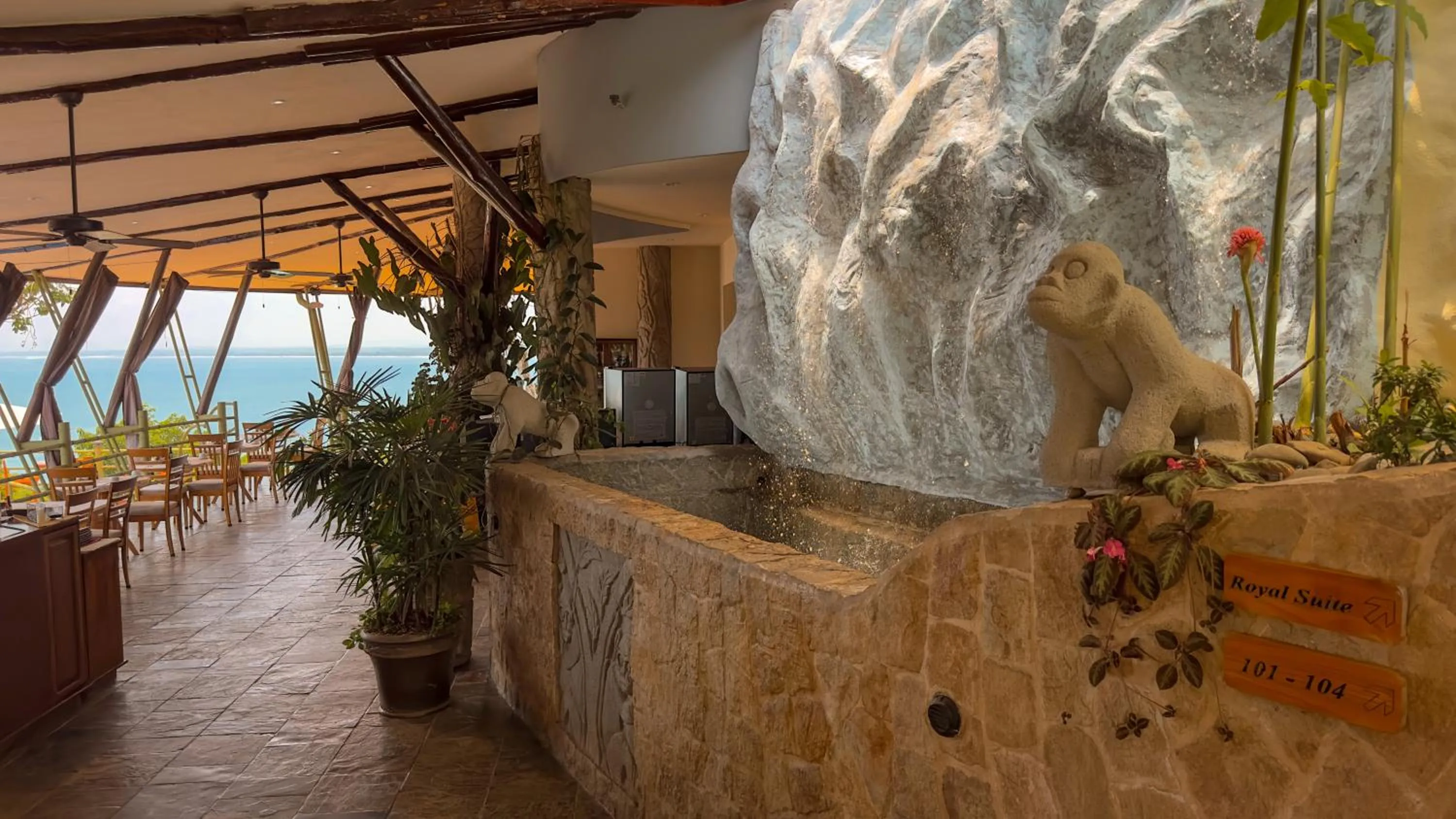 Restaurant/places to eat in Issimo Suites (Adults Only)