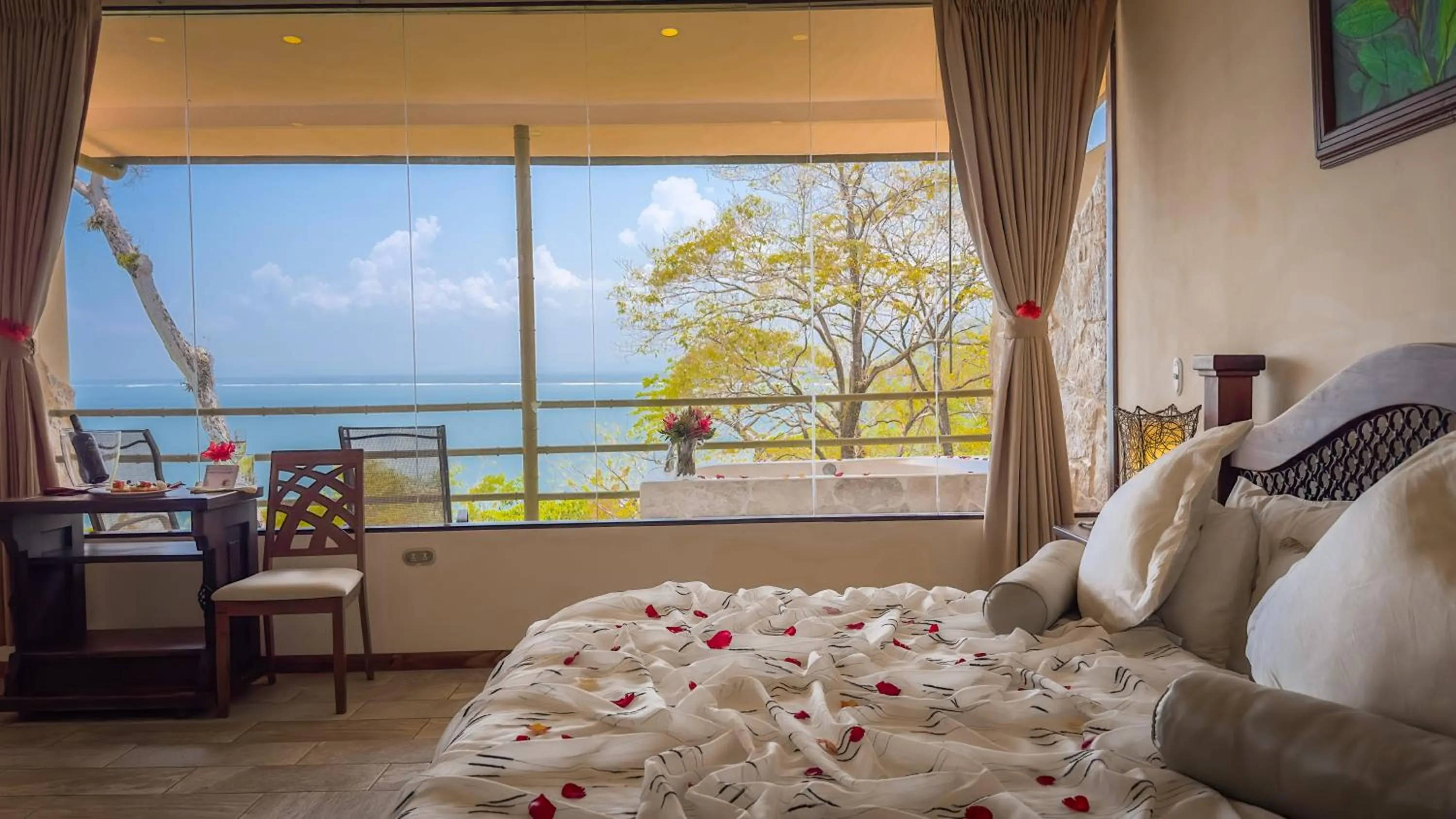 Balcony/Terrace, Bed in Issimo Suites (Adults Only)