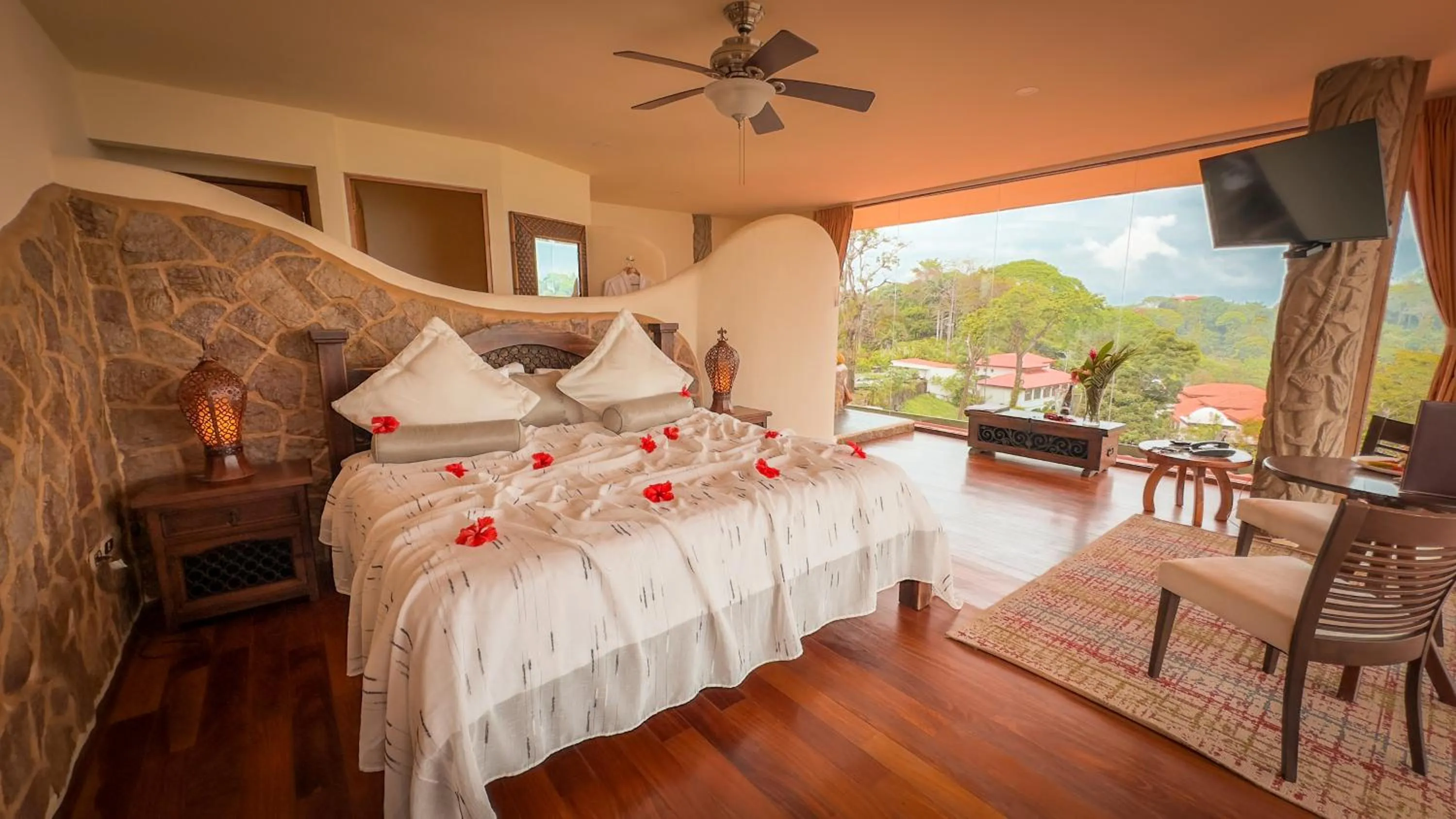 Photo of the whole room, Bed in Issimo Suites (Adults Only)