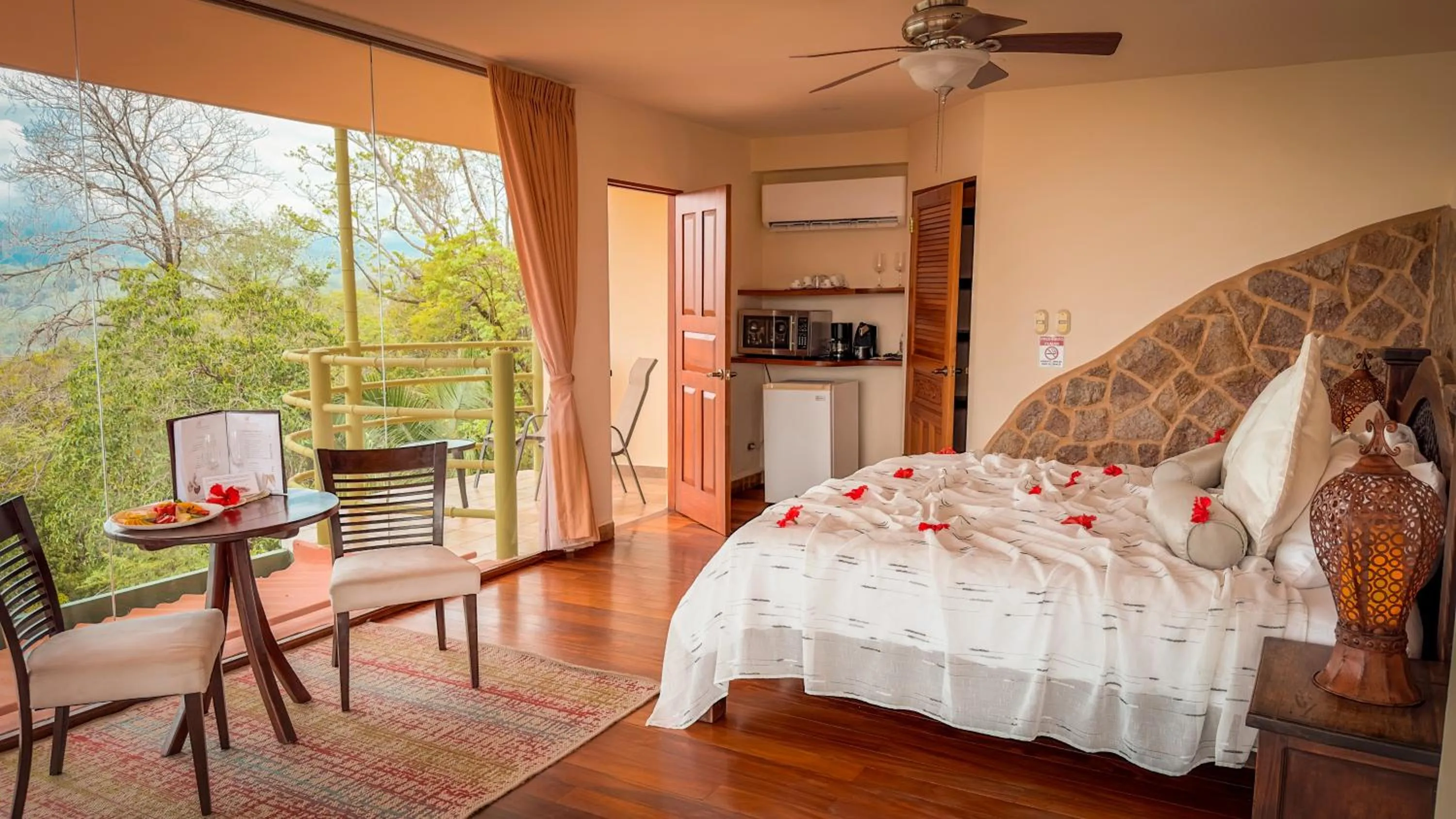 Photo of the whole room, Bed in Issimo Suites (Adults Only)