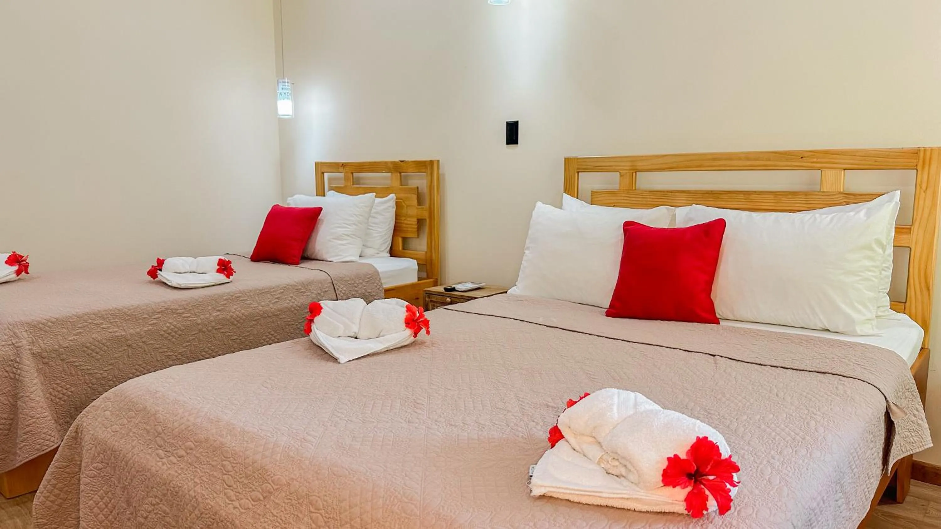 Photo of the whole room, Bed in Tabulia Tree Hotel and Villas